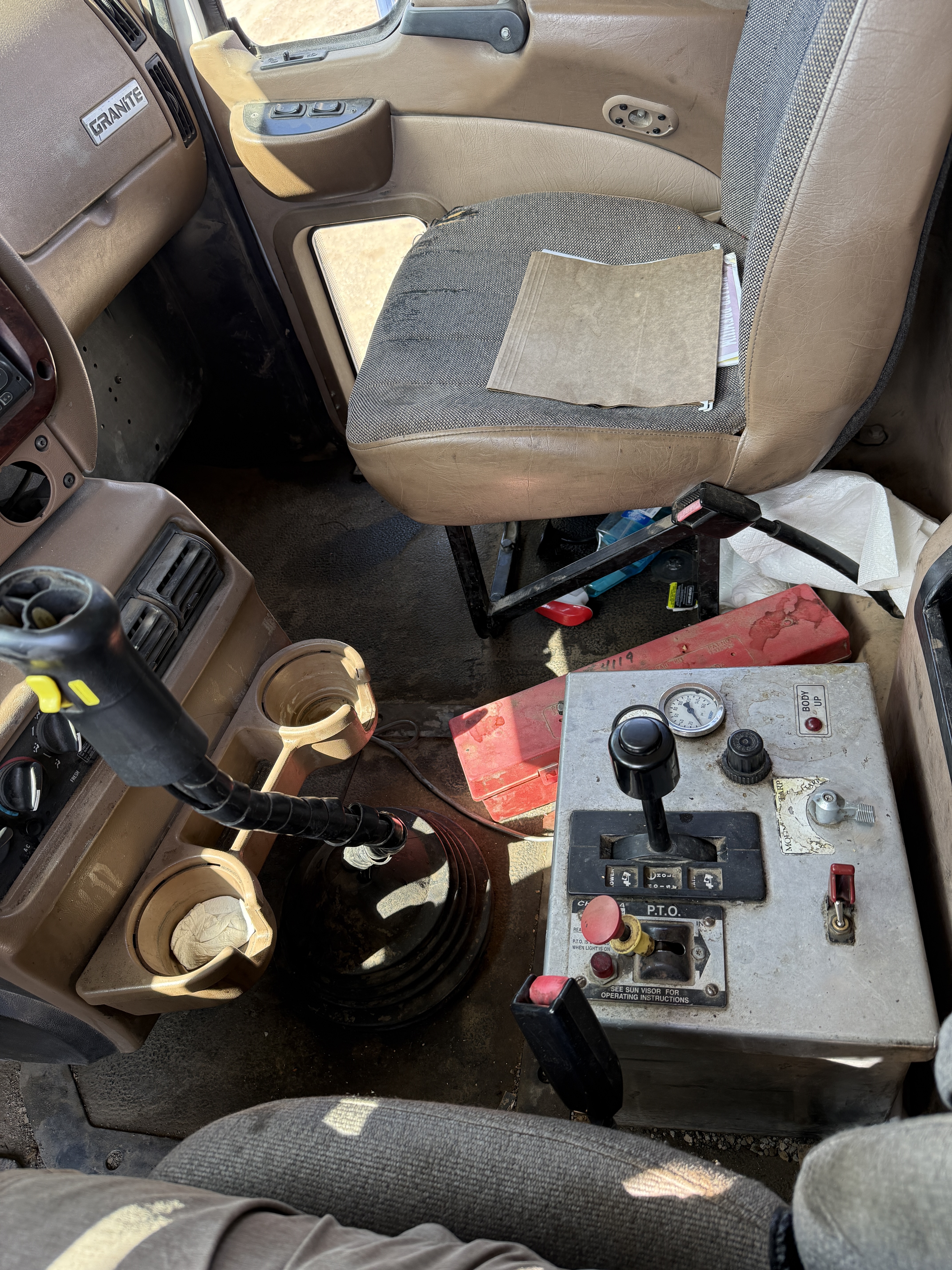 2005 MACK CV713 - Image 29