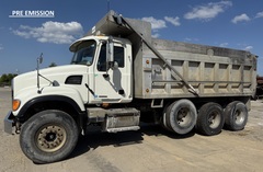 2005 MACK CV713 - Image 1