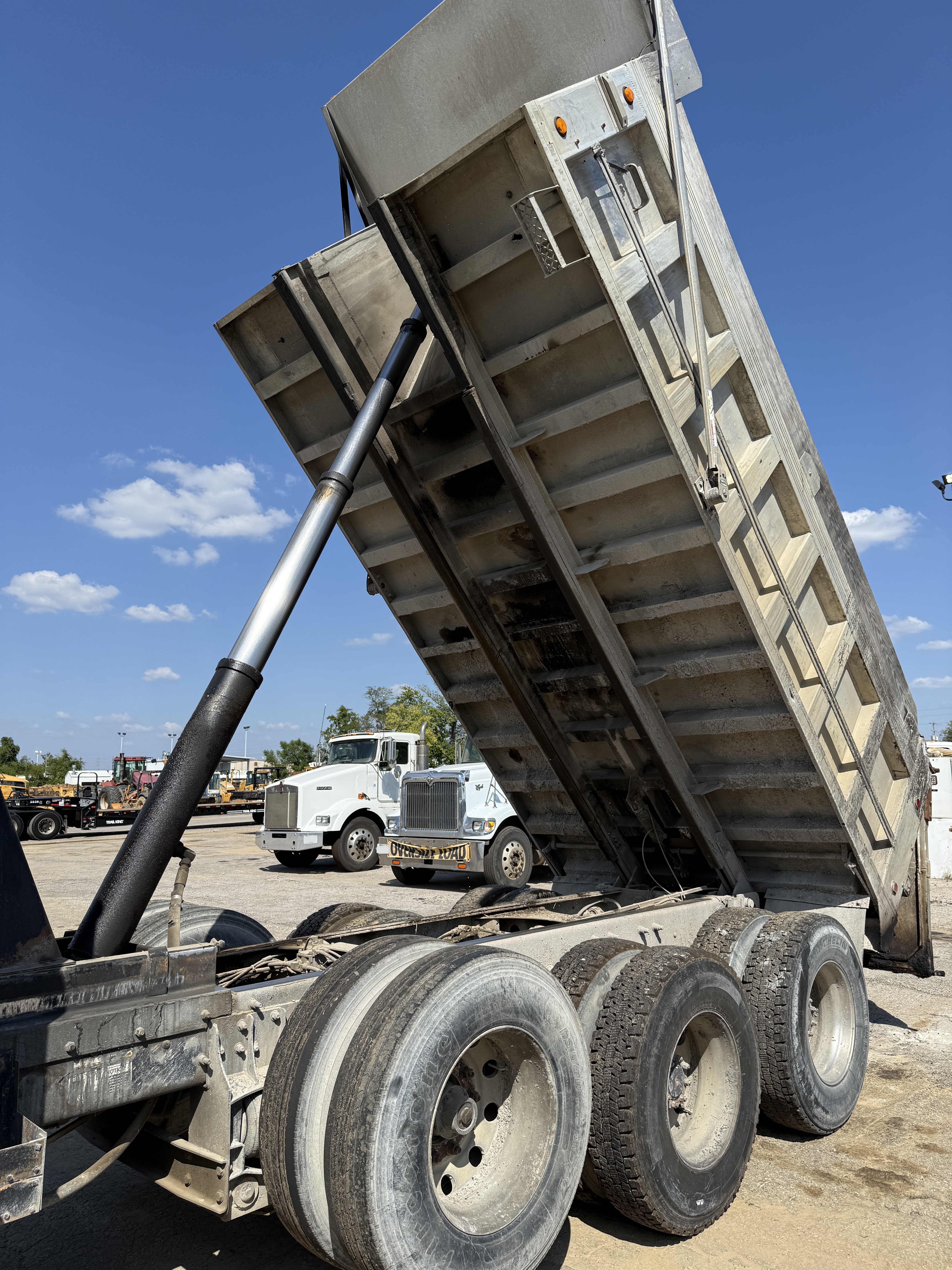 2005 MACK CV713 - Image 13