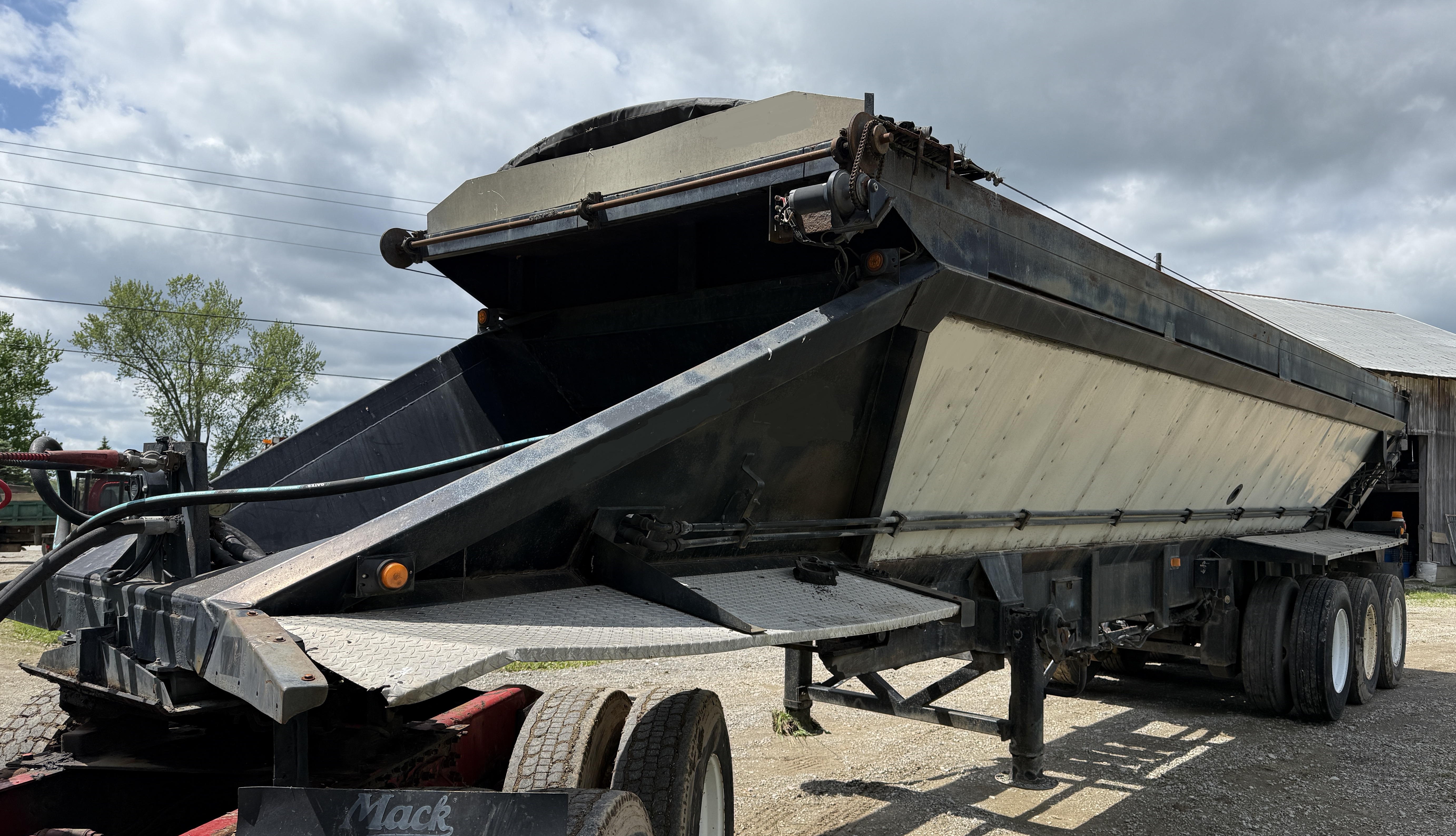 2002 TRAIL KING LB334