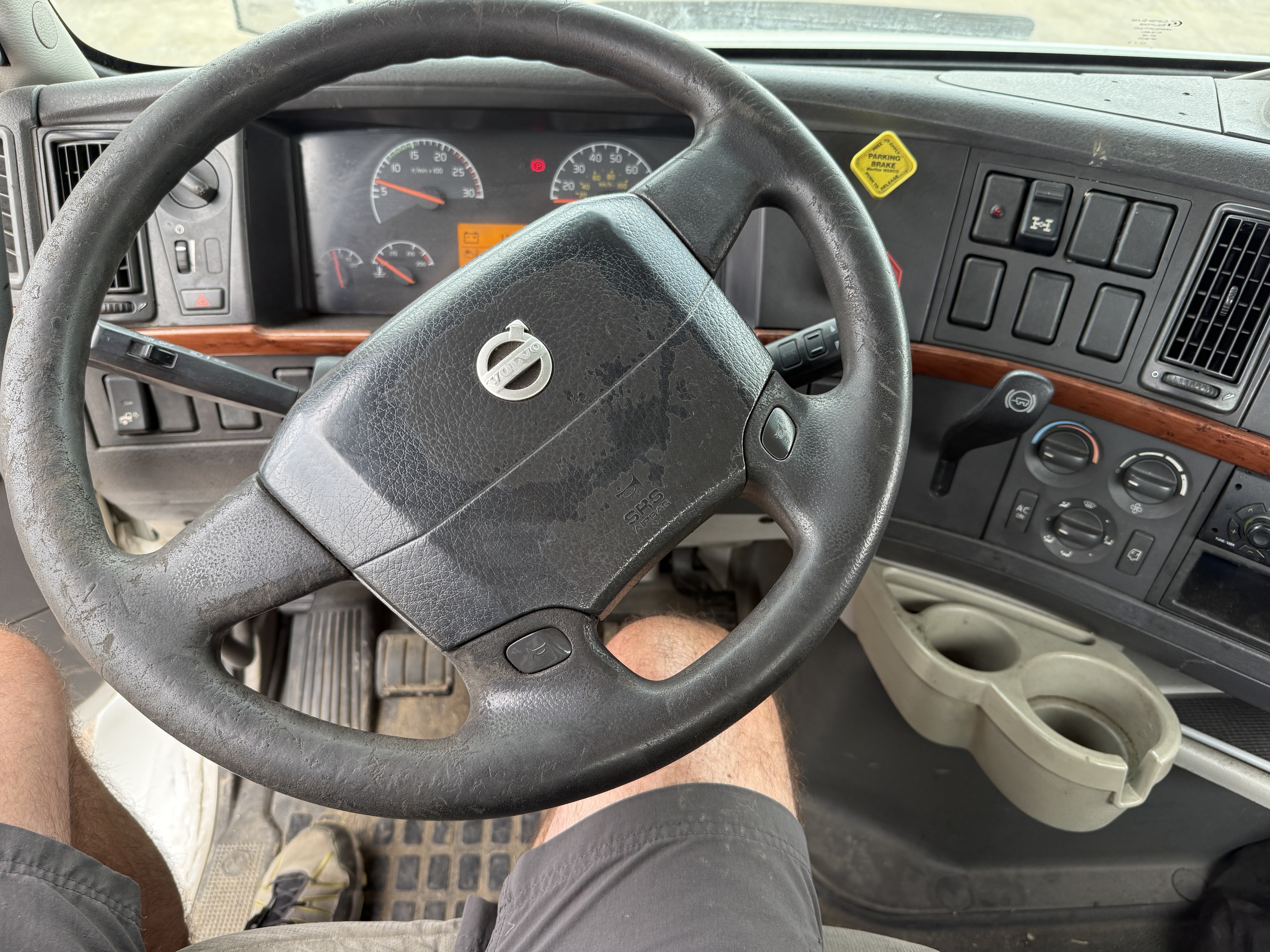 2010 VOLVO VNL64TN - view 16 of 24