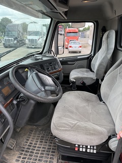 2010 VOLVO VNL64TN - Image 18