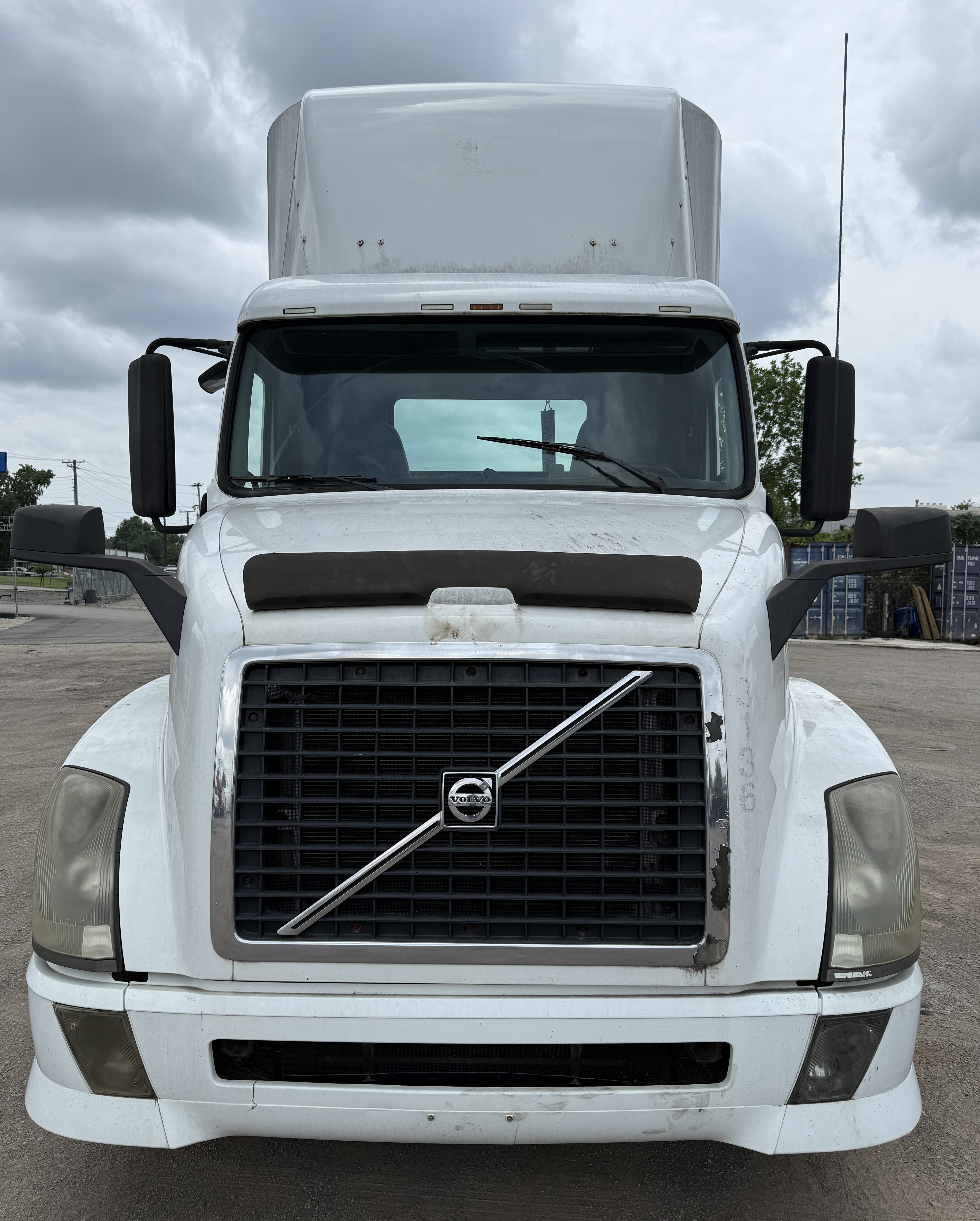 2010 VOLVO VNL64TN - Image 8