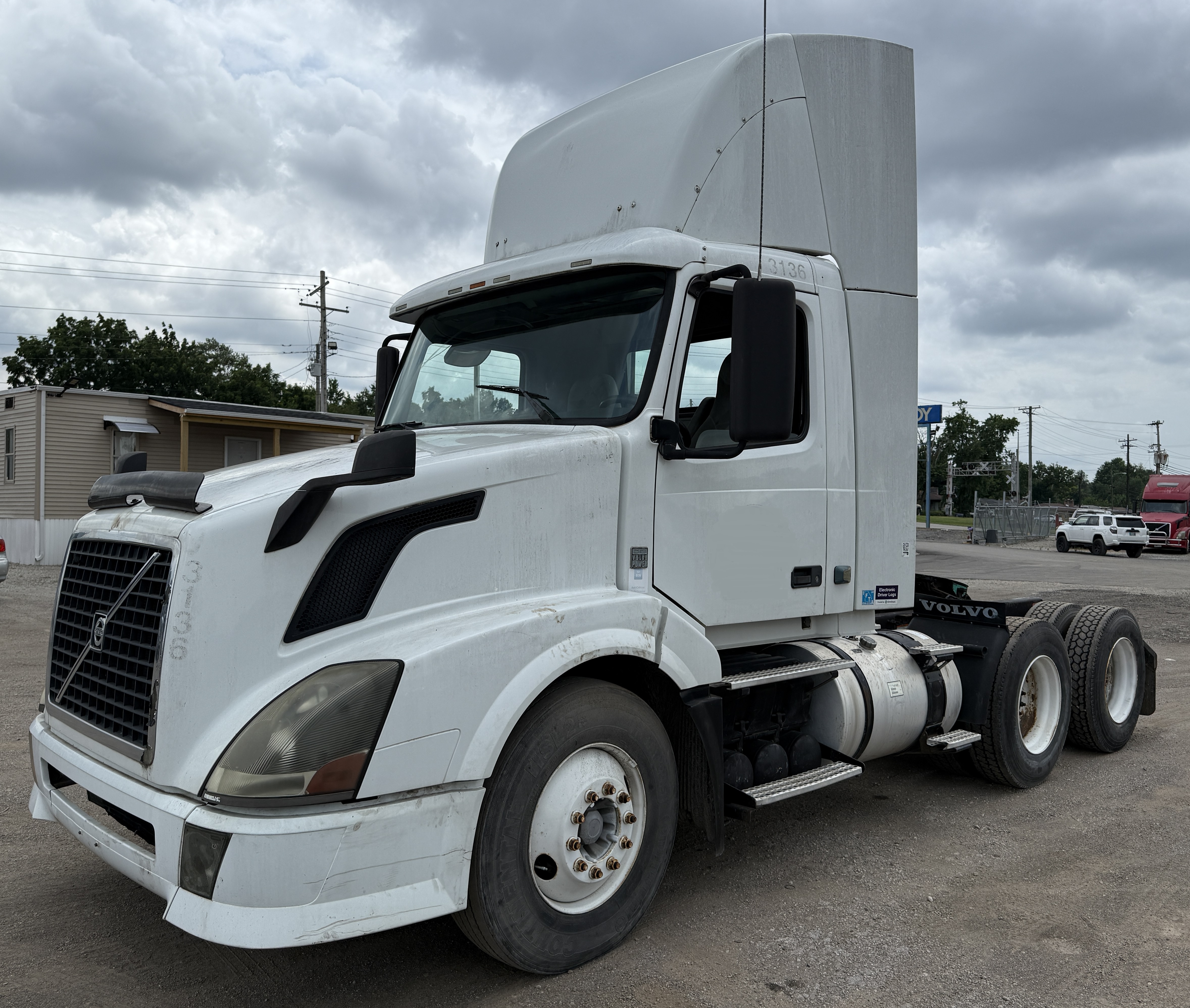 2010 VOLVO VNL64TN
