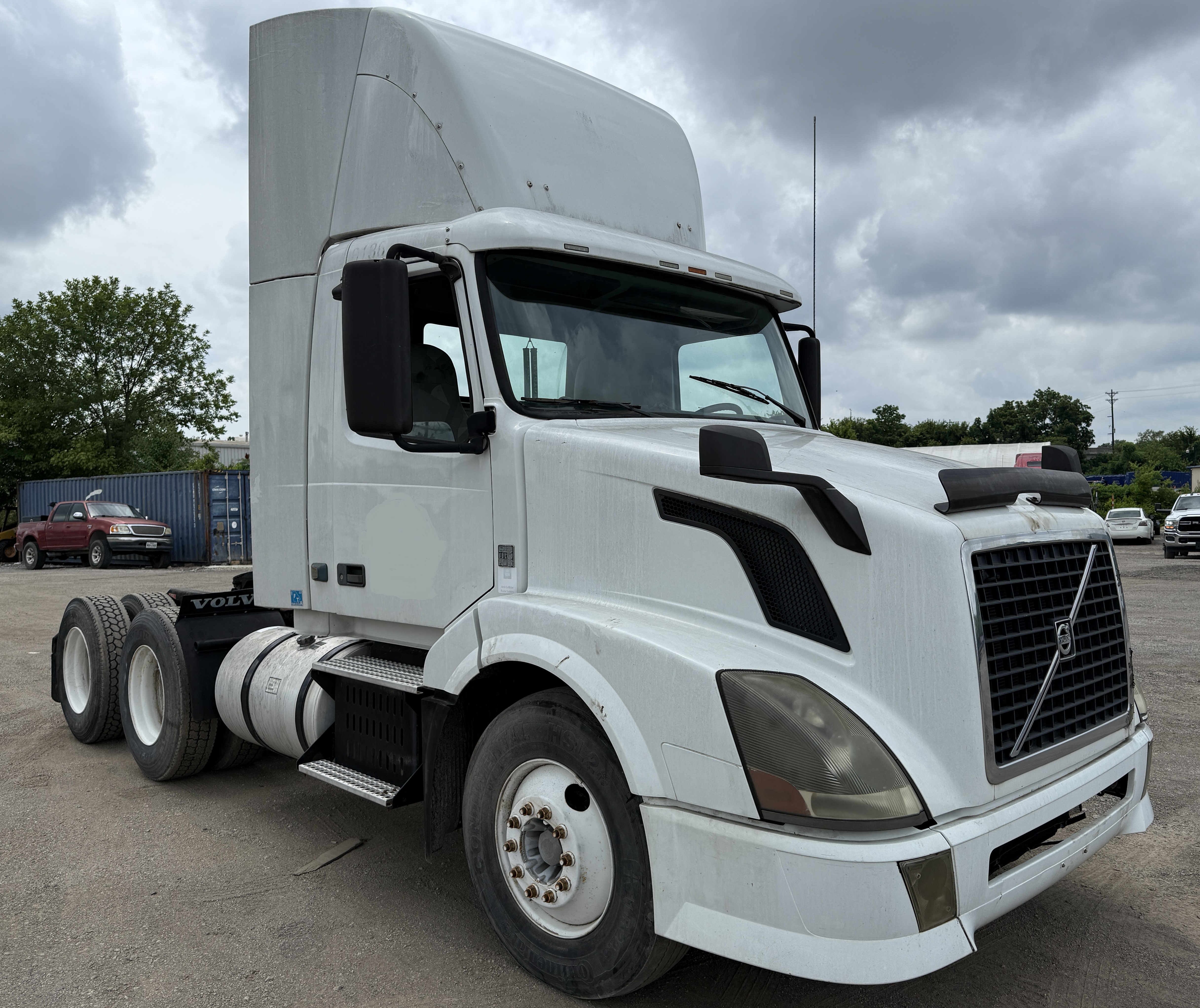 2010 VOLVO VNL64TN - Image 7