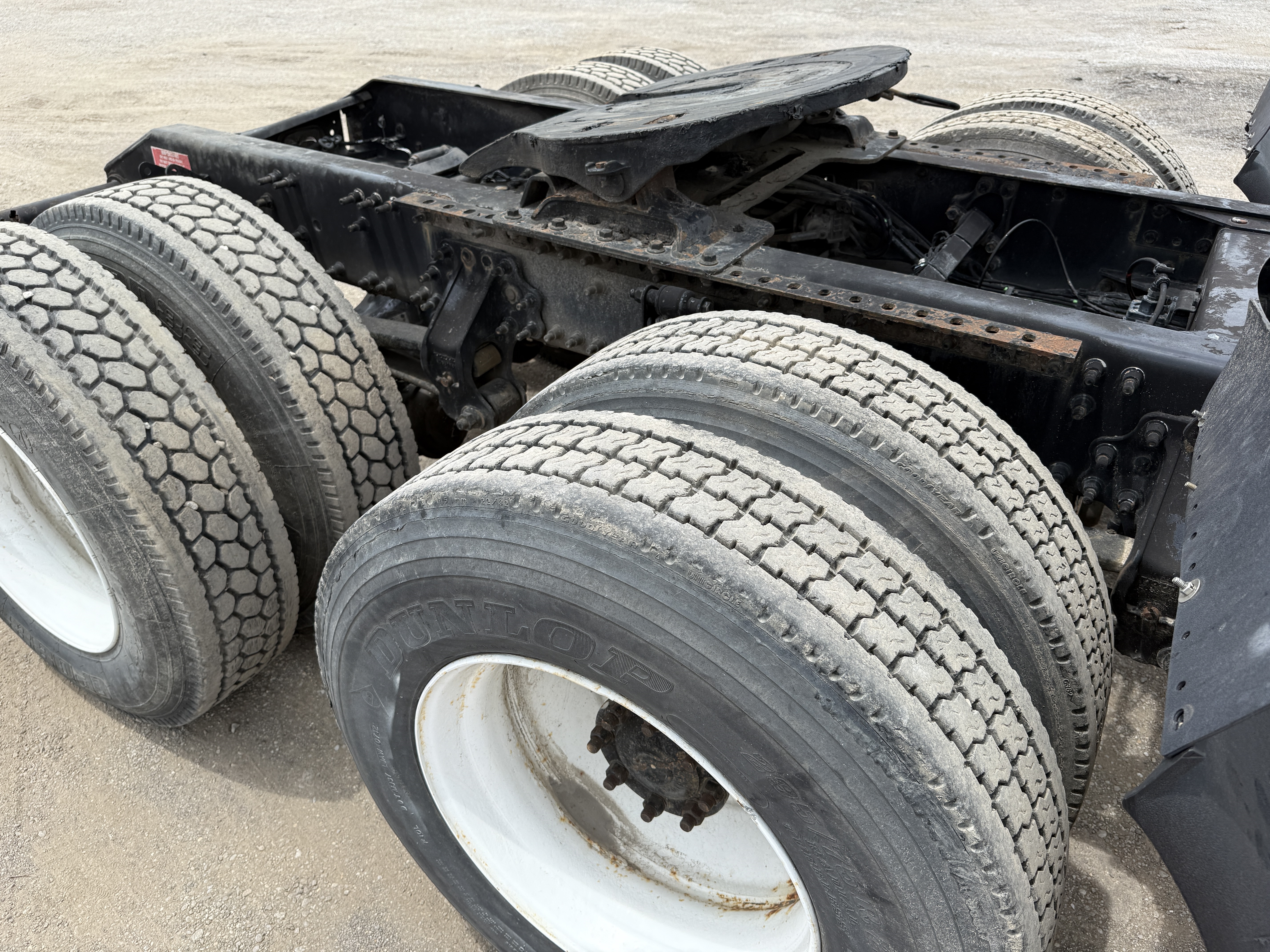 2010 VOLVO VNL64TN - view 10 of 24