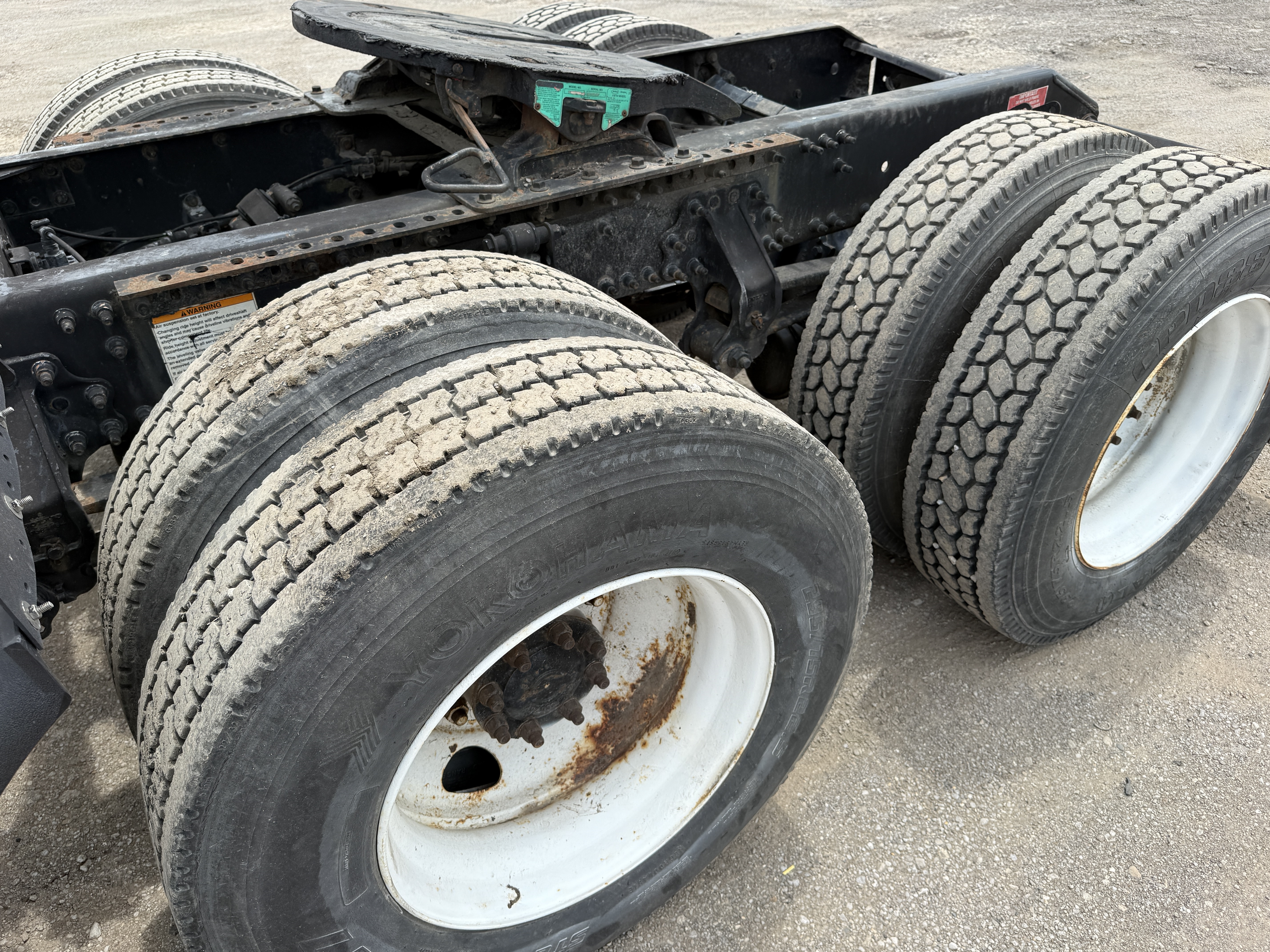 2010 VOLVO VNL64TN - view 11 of 24