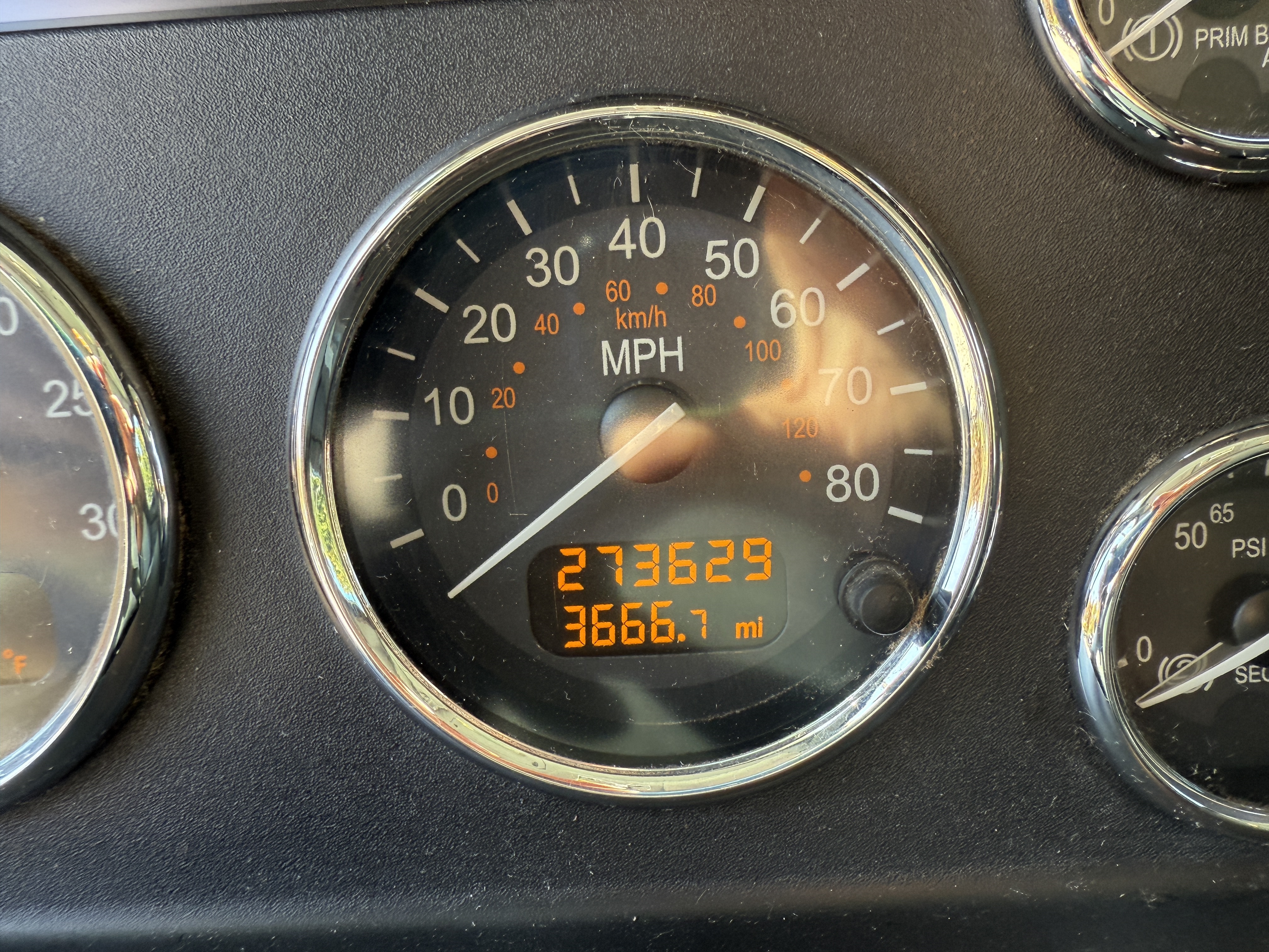 2017 PETERBILT 337 - Image 13