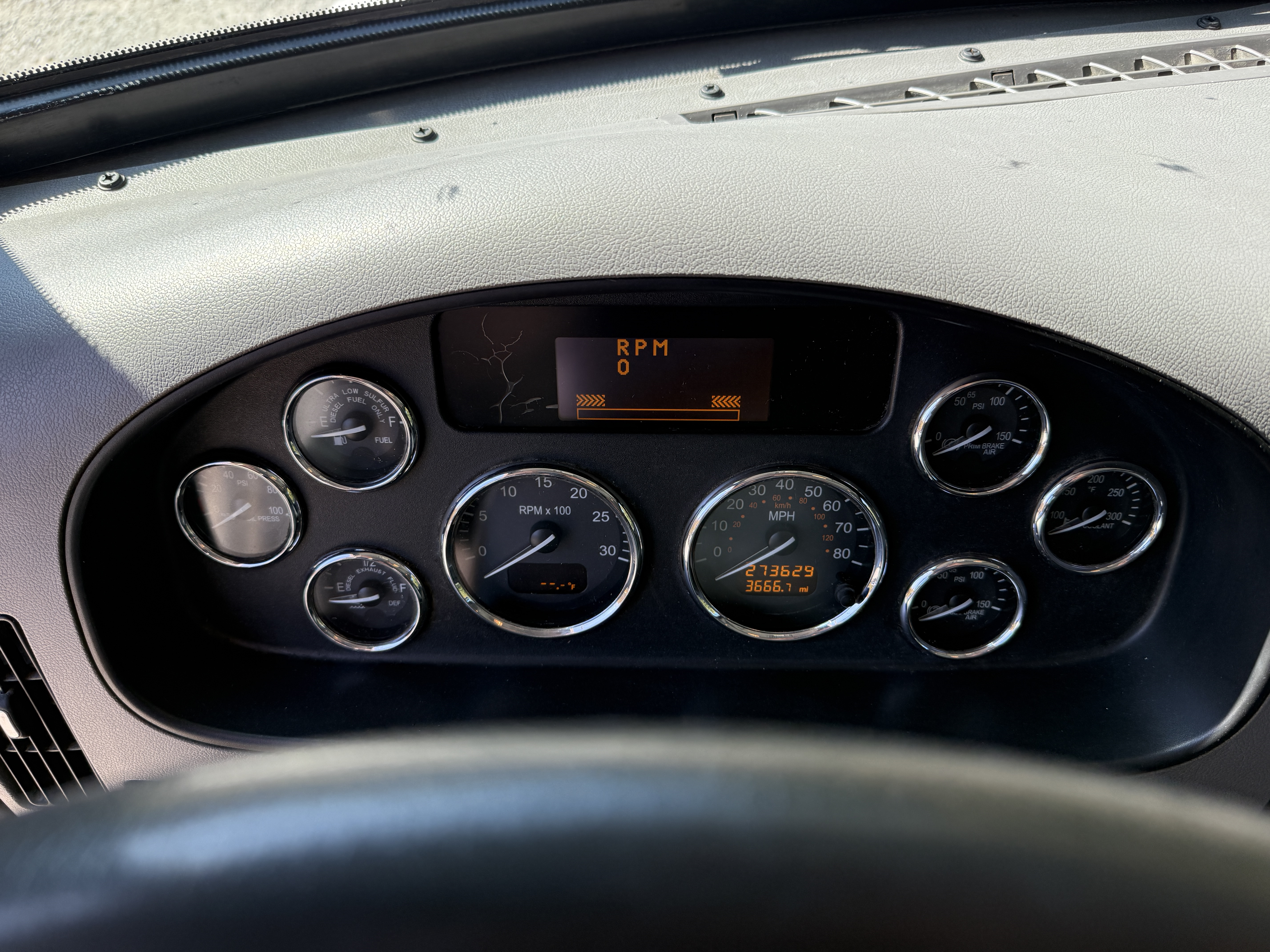 2017 PETERBILT 337 - Image 14