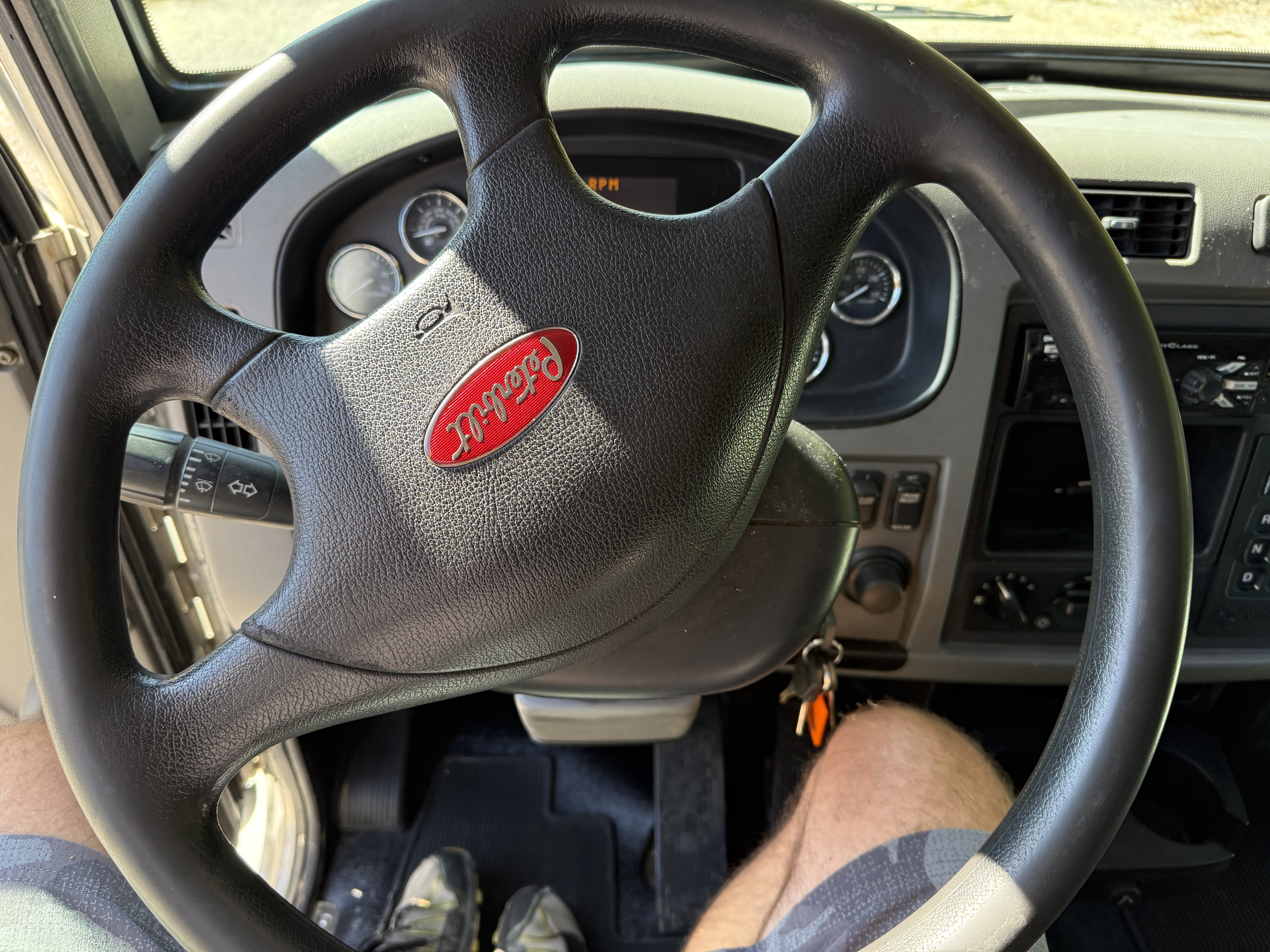 2017 PETERBILT 337 - Image 15