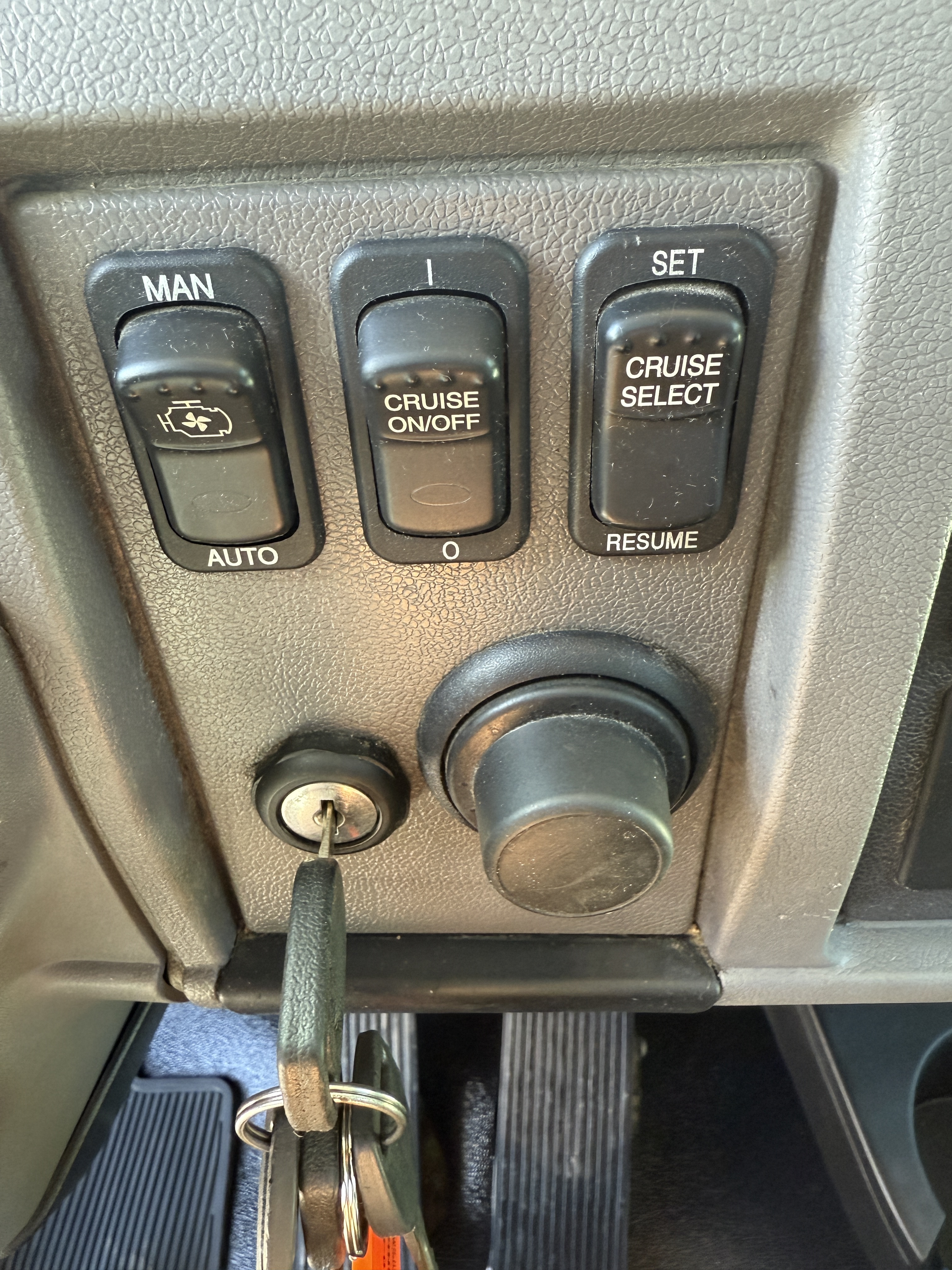 2017 PETERBILT 337 - Image 18