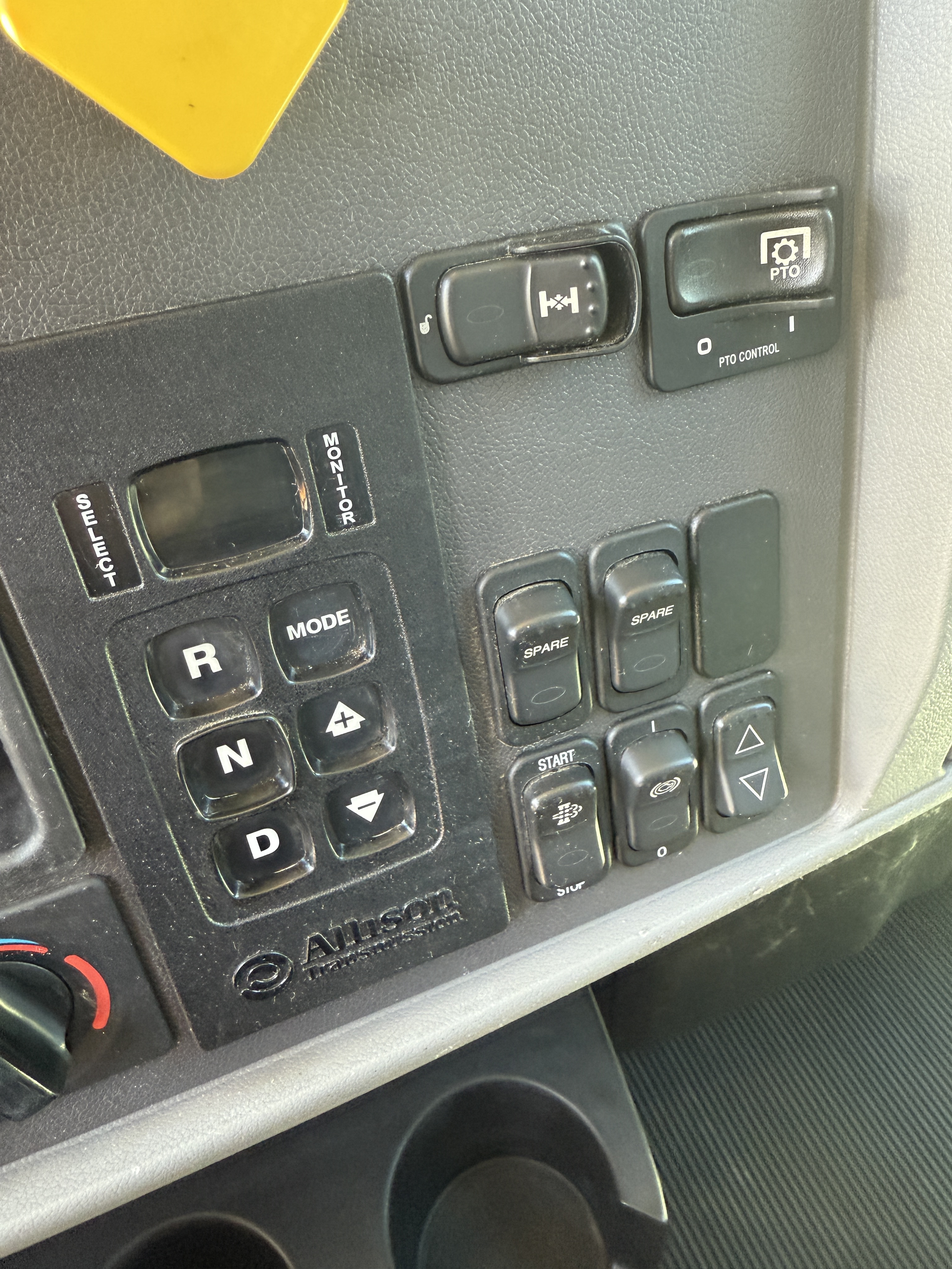 2017 PETERBILT 337 - Image 19