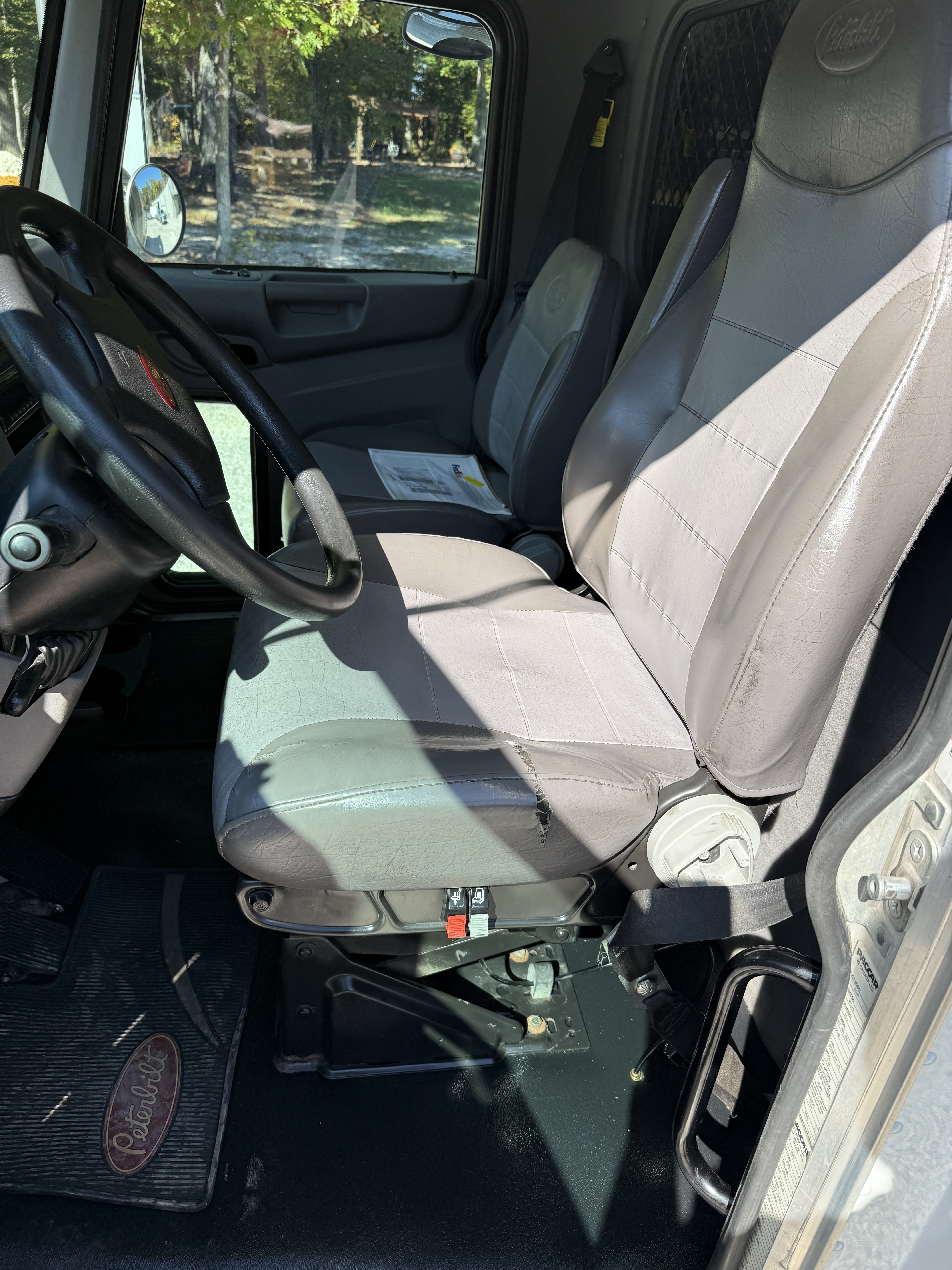 2017 PETERBILT 337 - Image 22