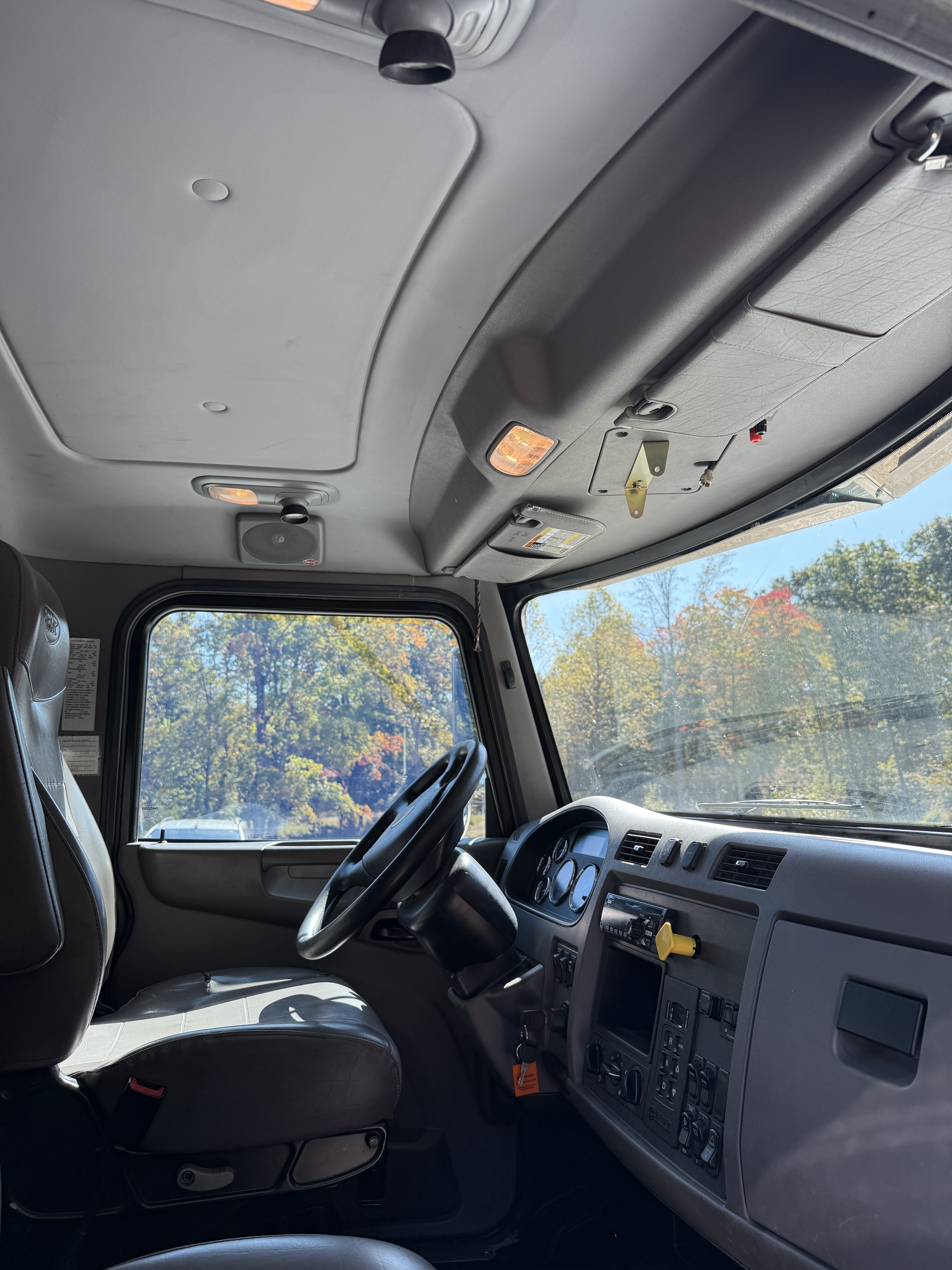 2017 PETERBILT 337 - Image 24