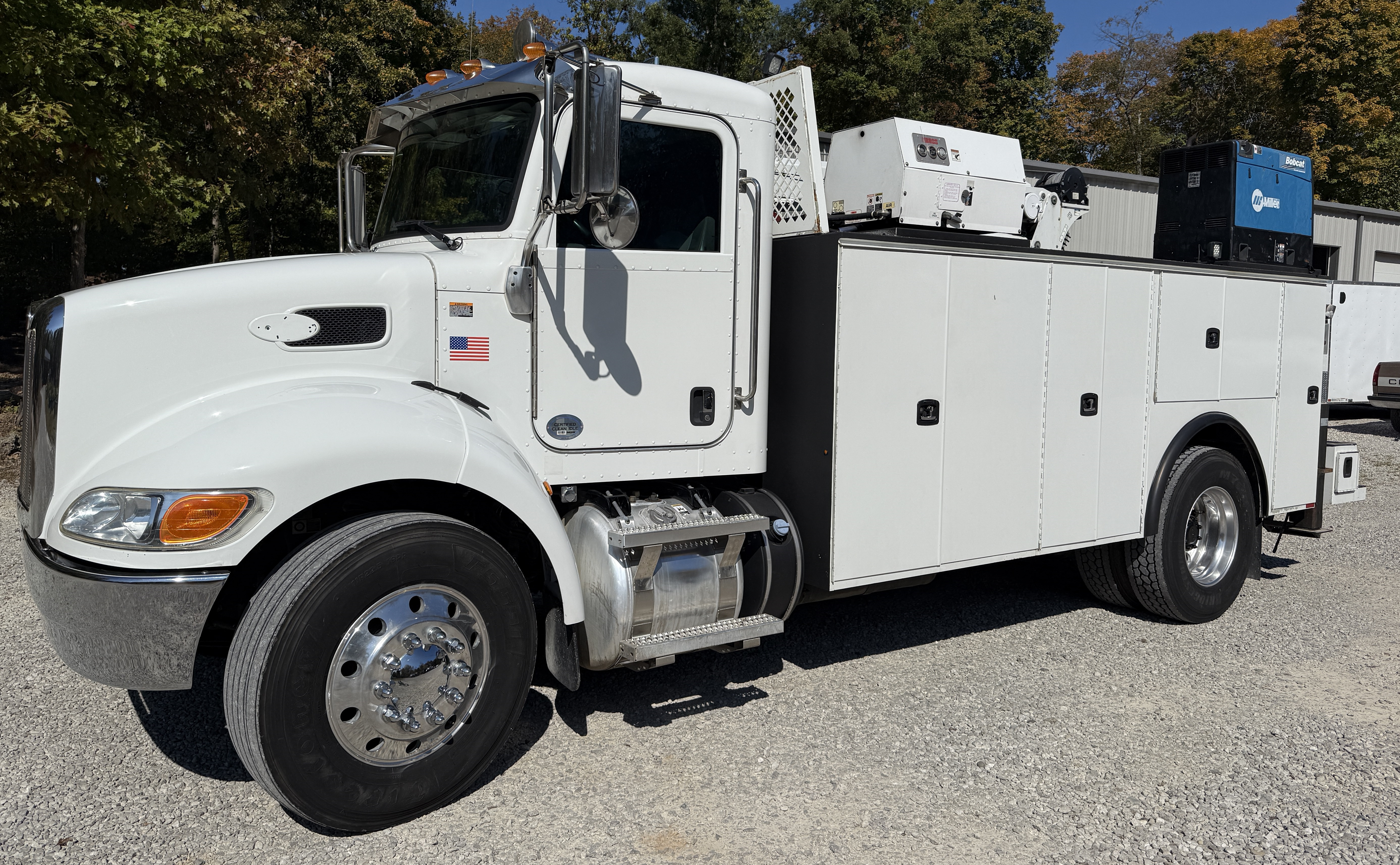 2017 PETERBILT 337 - Image 10