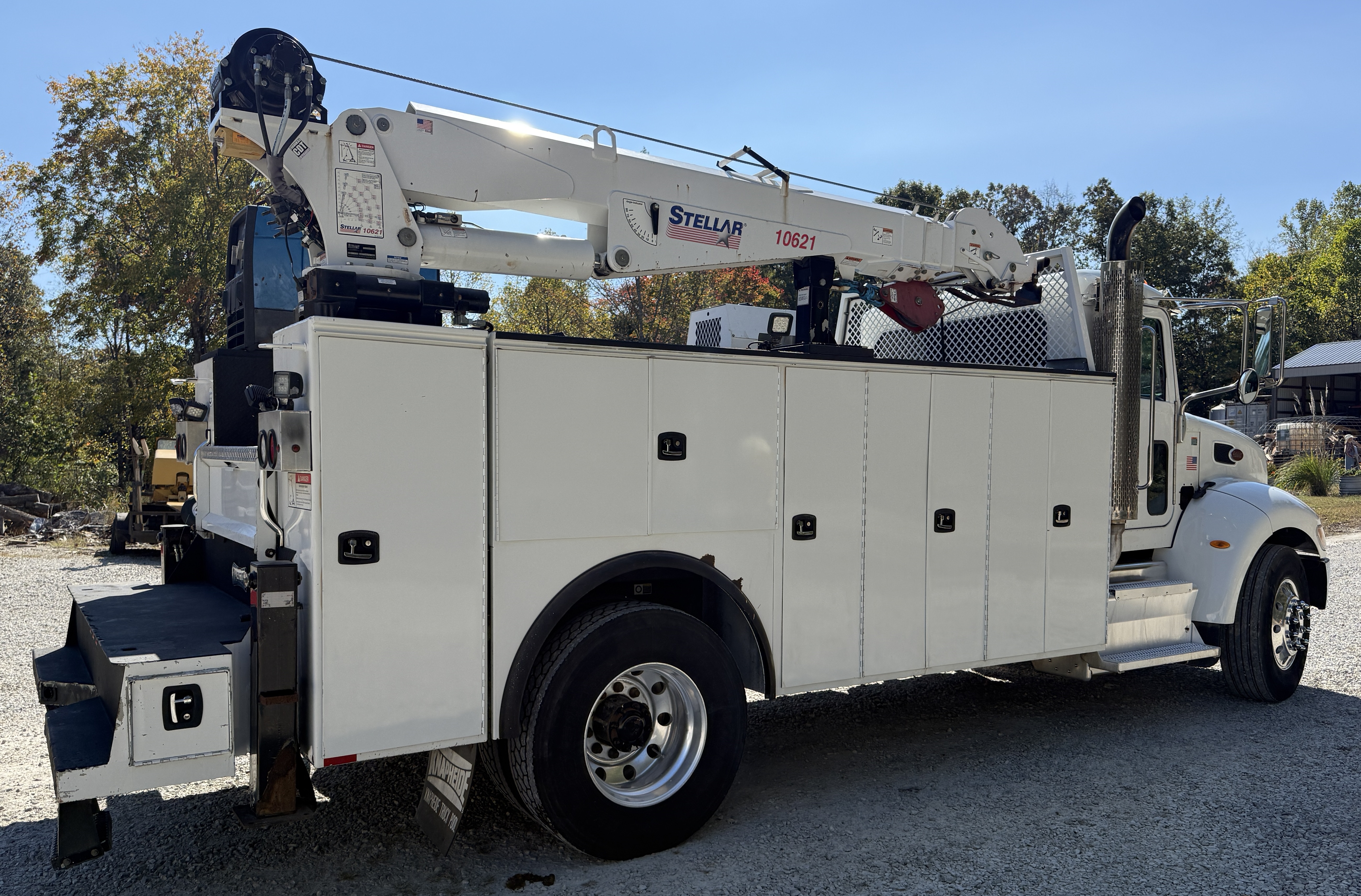 2017 PETERBILT 337 - Image 4