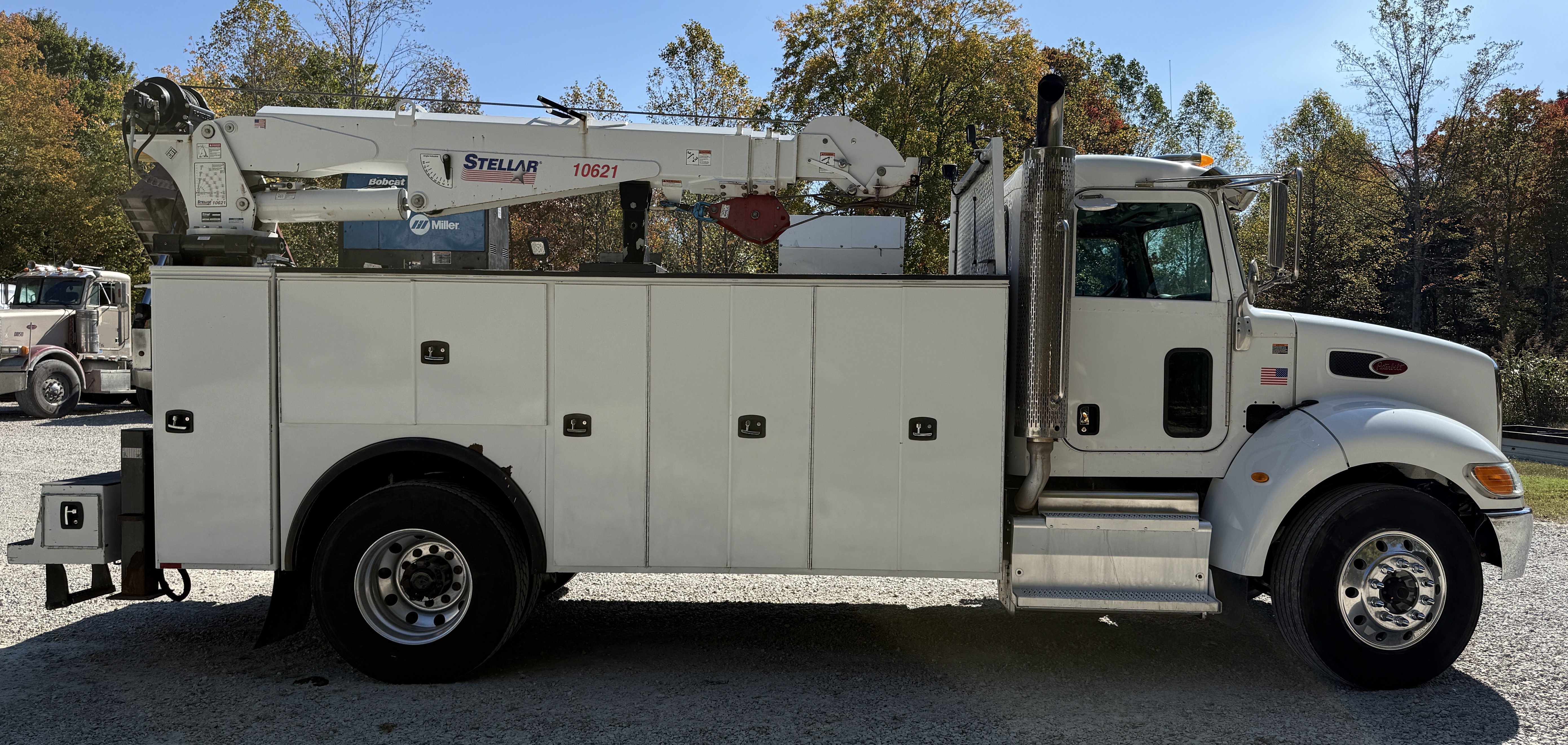 2017 PETERBILT 337 - Image 3