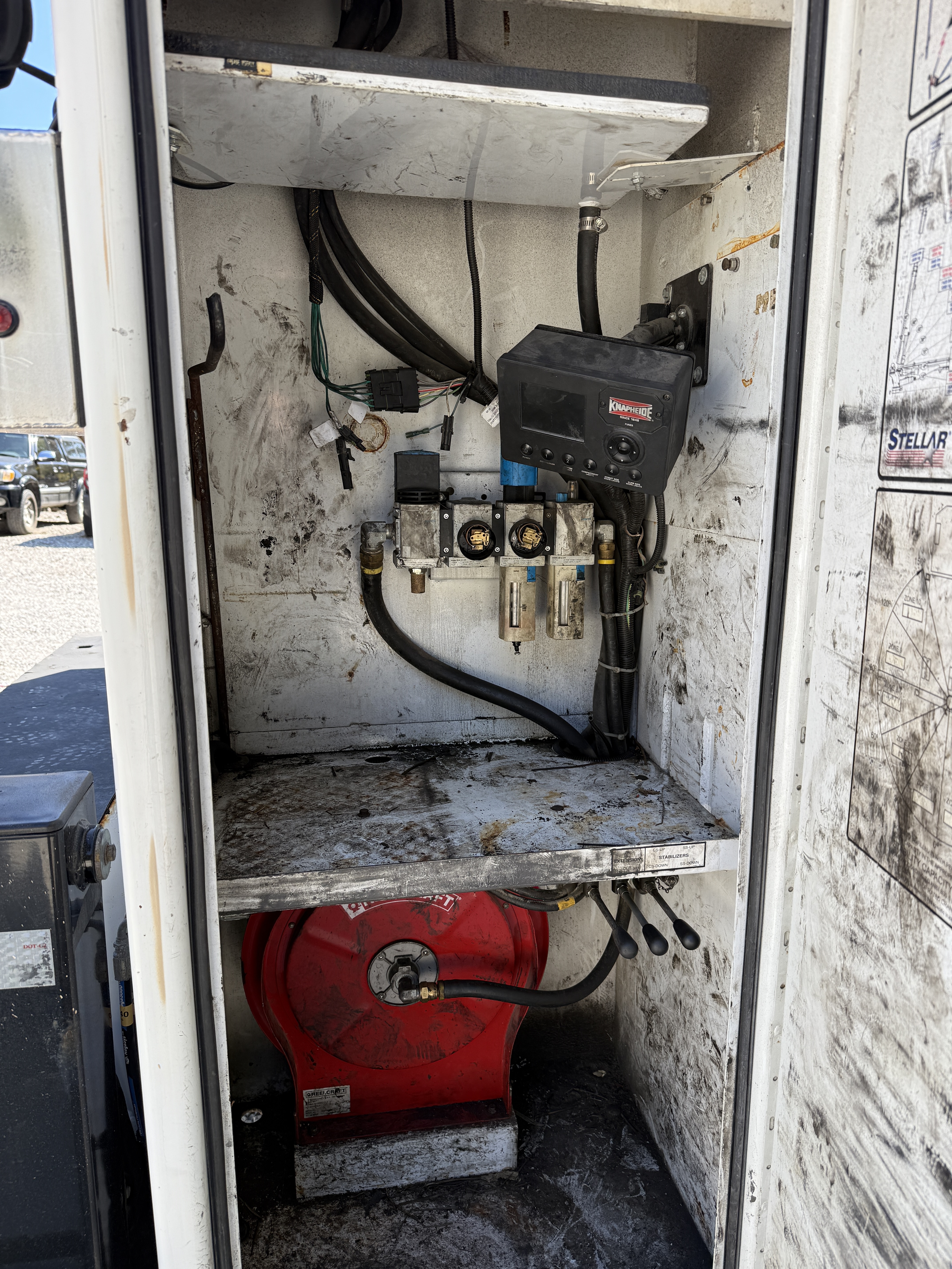 2017 PETERBILT 337 - Image 50