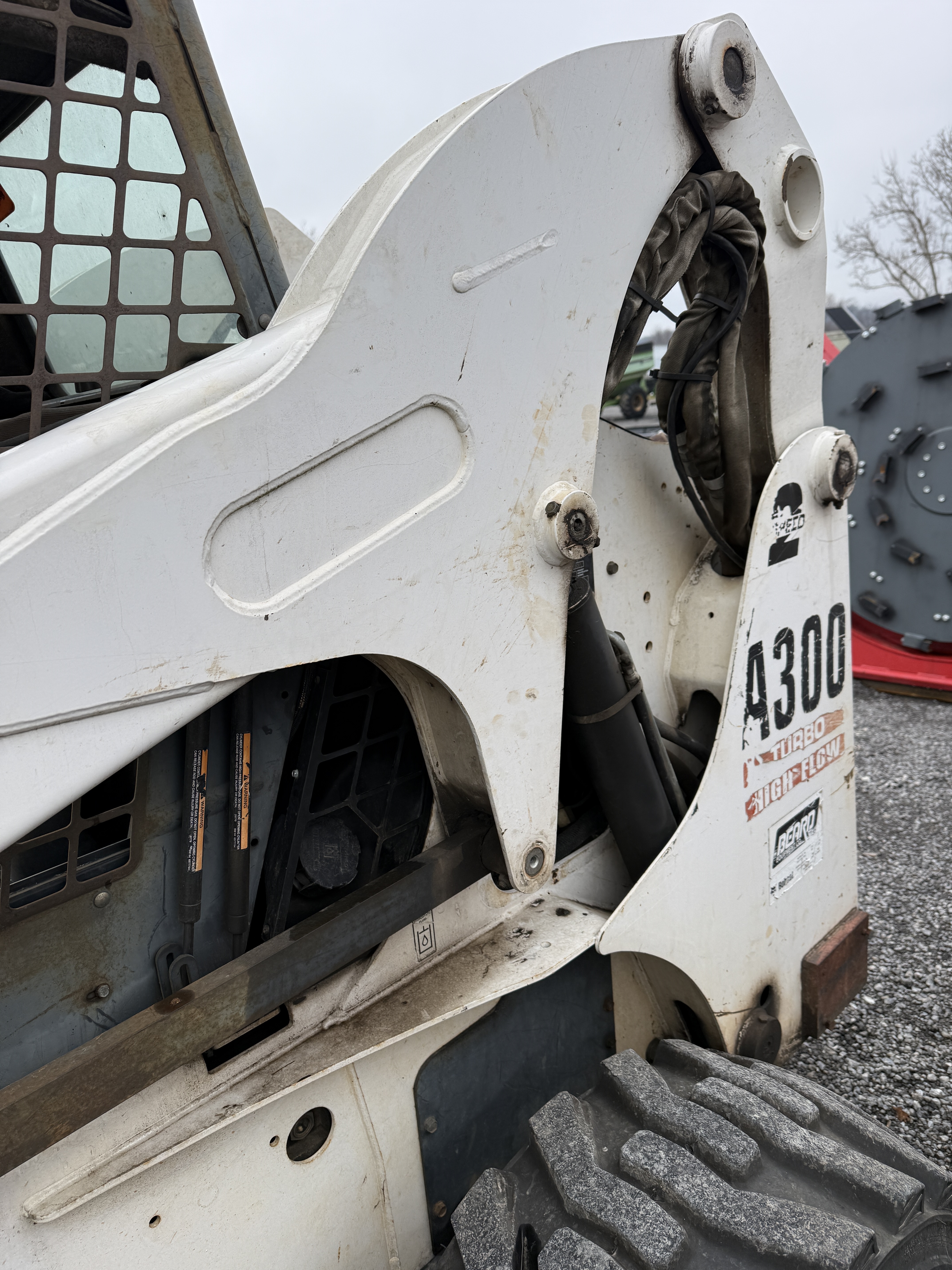 2005 BOBCAT A300 - view 8 of 21