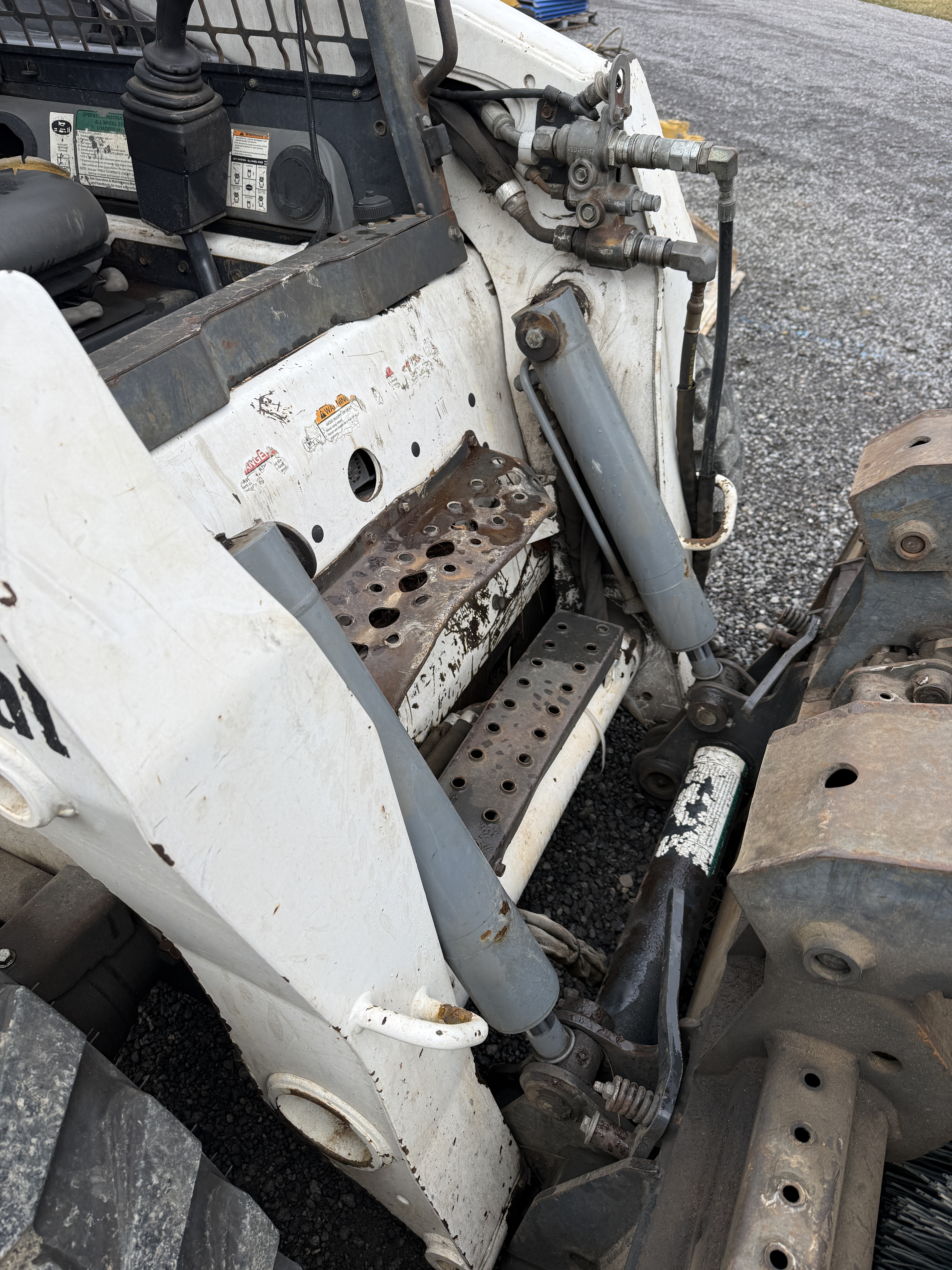 2005 BOBCAT A300 - Image 13