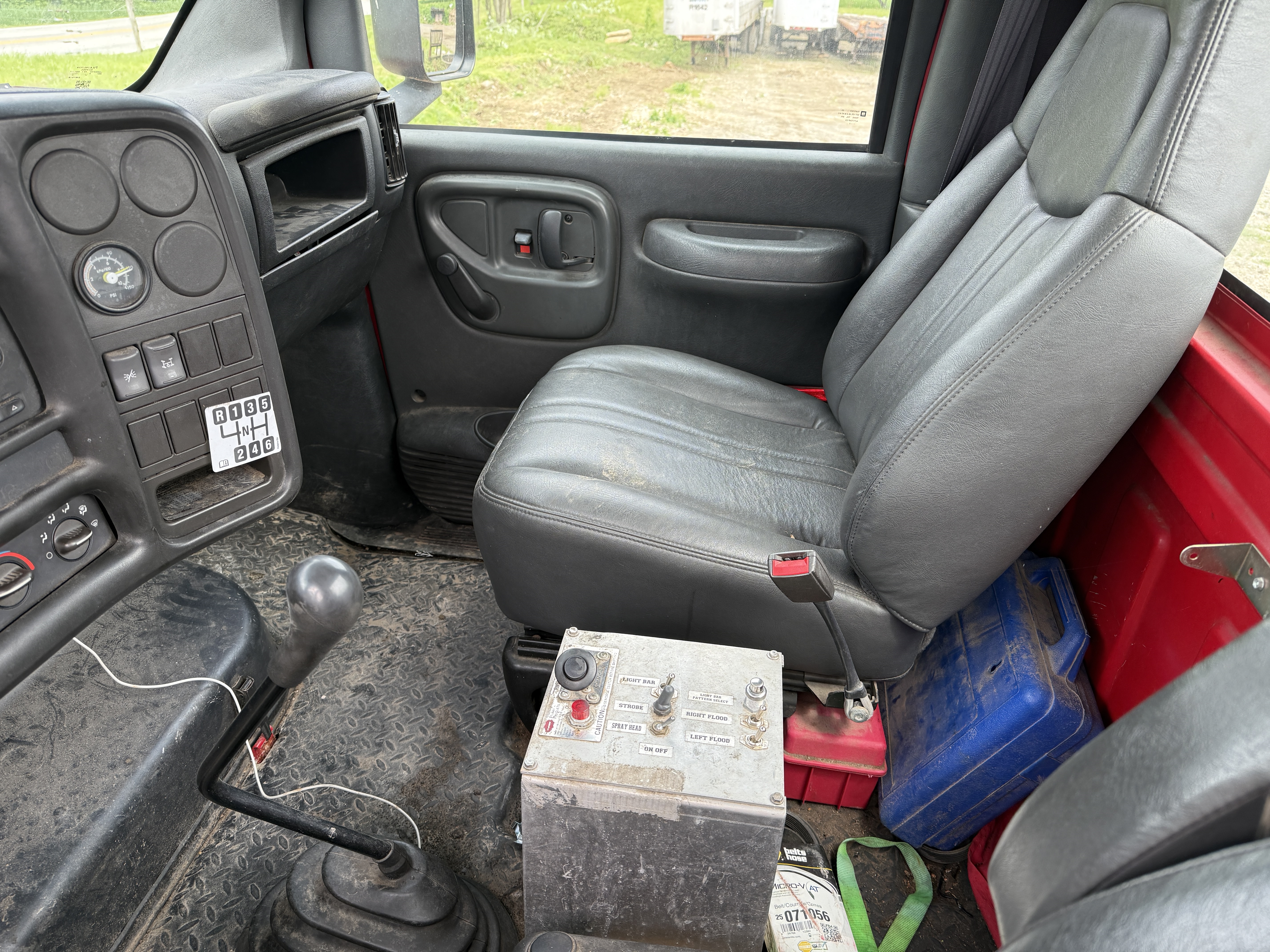 2007 CHEVROLET C7500 - Image 10