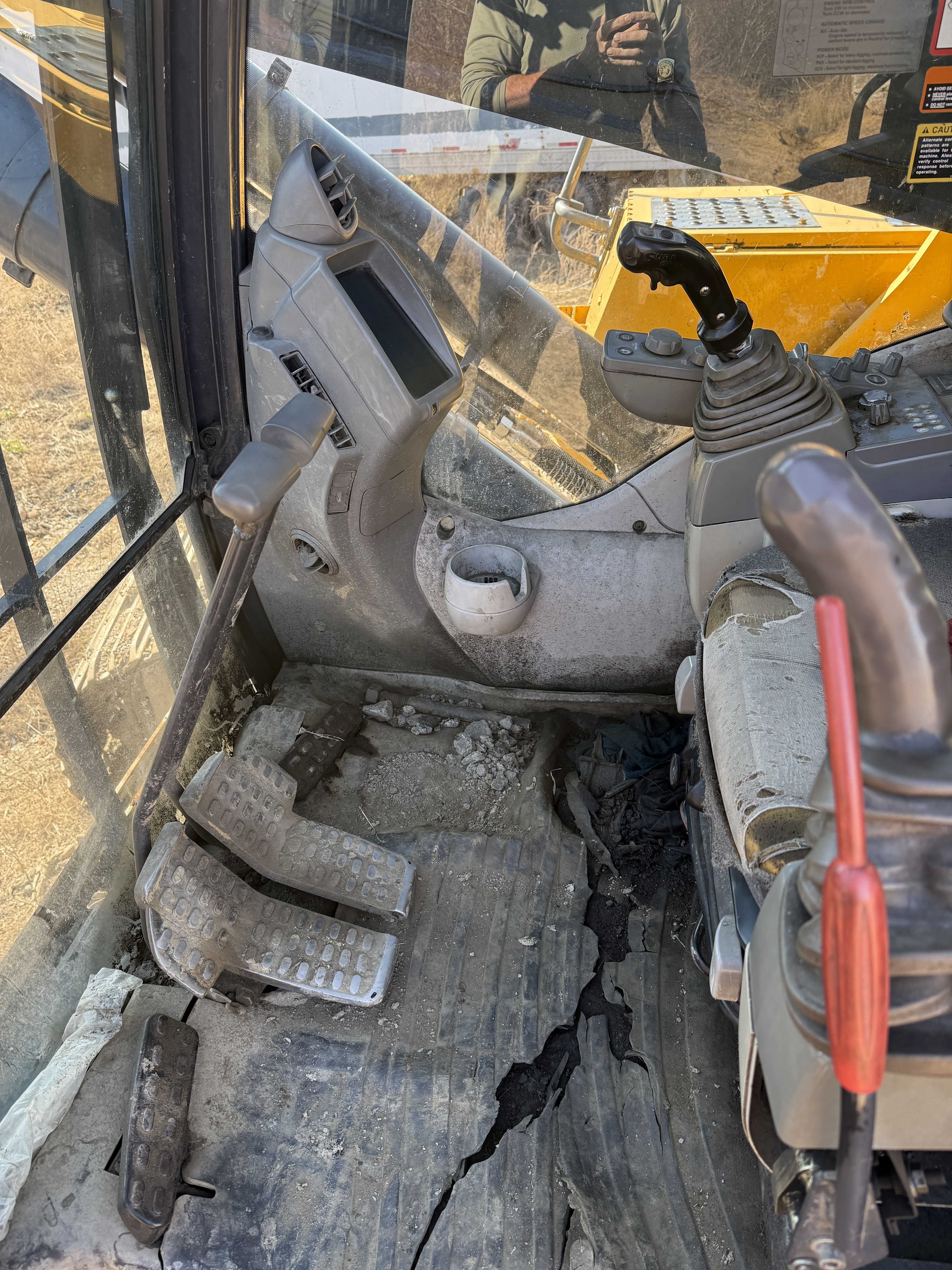 2015 DEERE 470G LC - Image 27