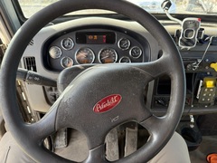 2016 PETERBILT 348 - Image 34