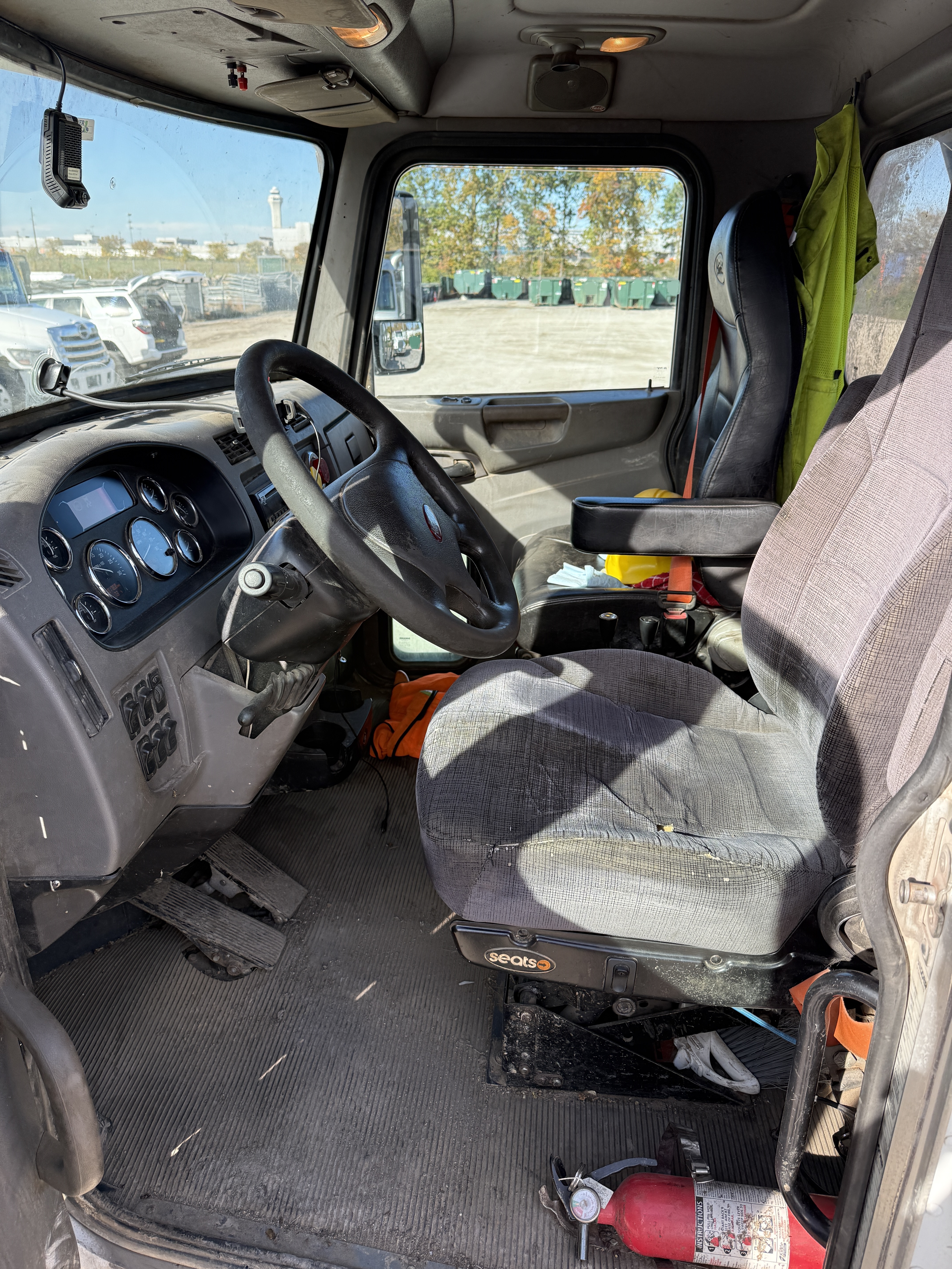 2016 PETERBILT 348 - Image 37