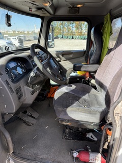 2016 PETERBILT 348 - Image 37