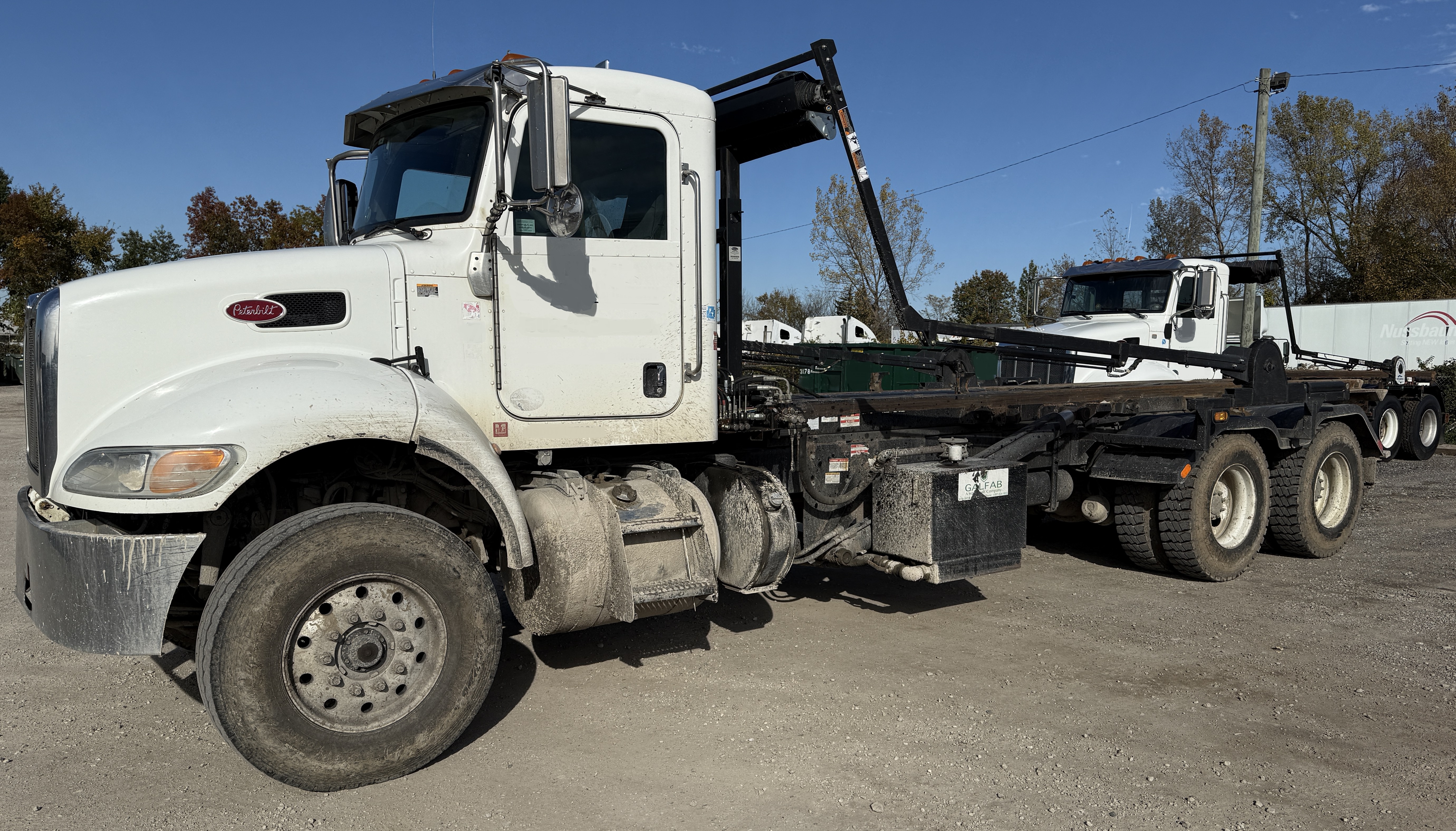 2016 PETERBILT 348 - Image 2