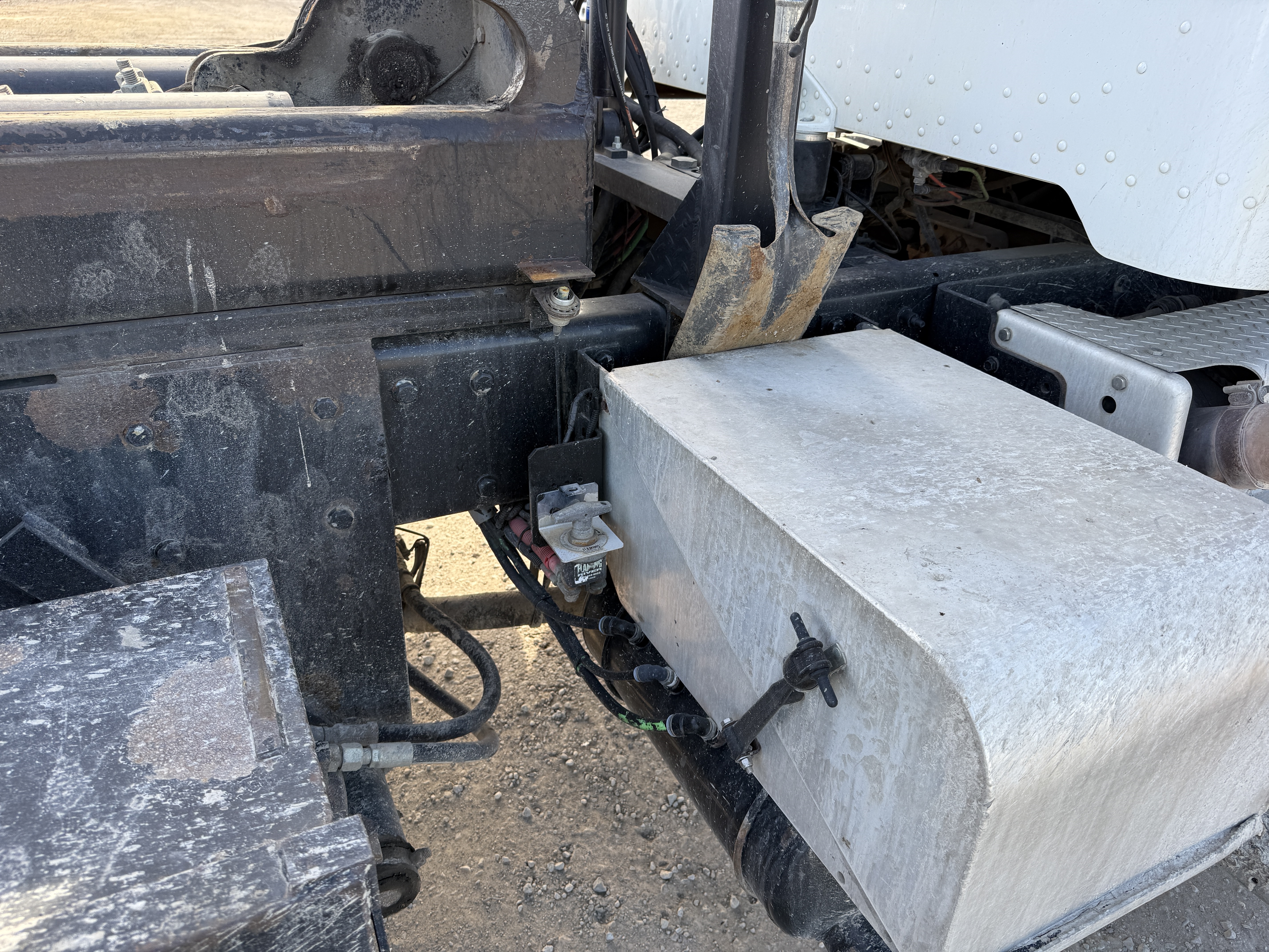 2016 PETERBILT 348 - Image 23