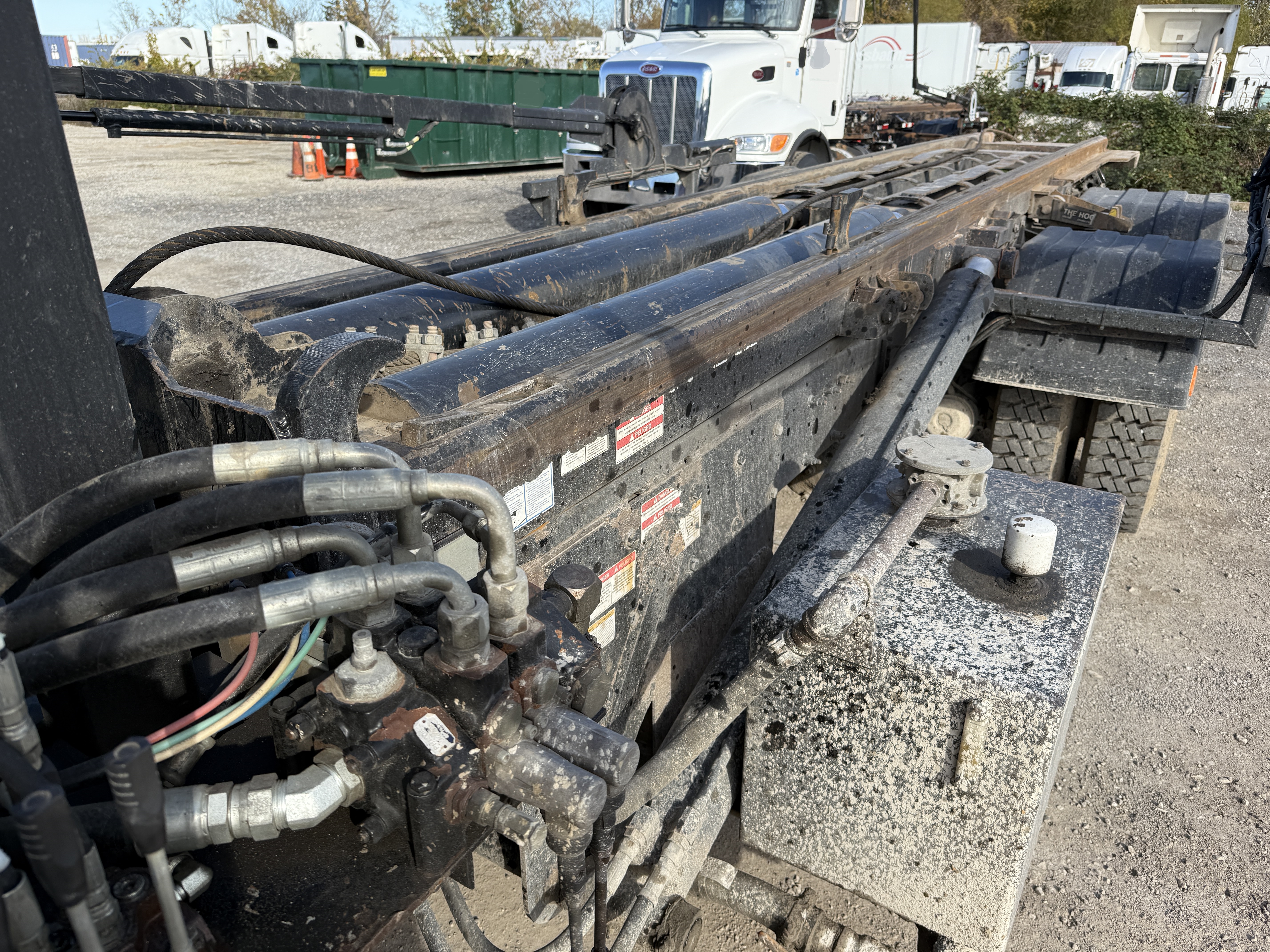 2016 PETERBILT 348 - Image 25