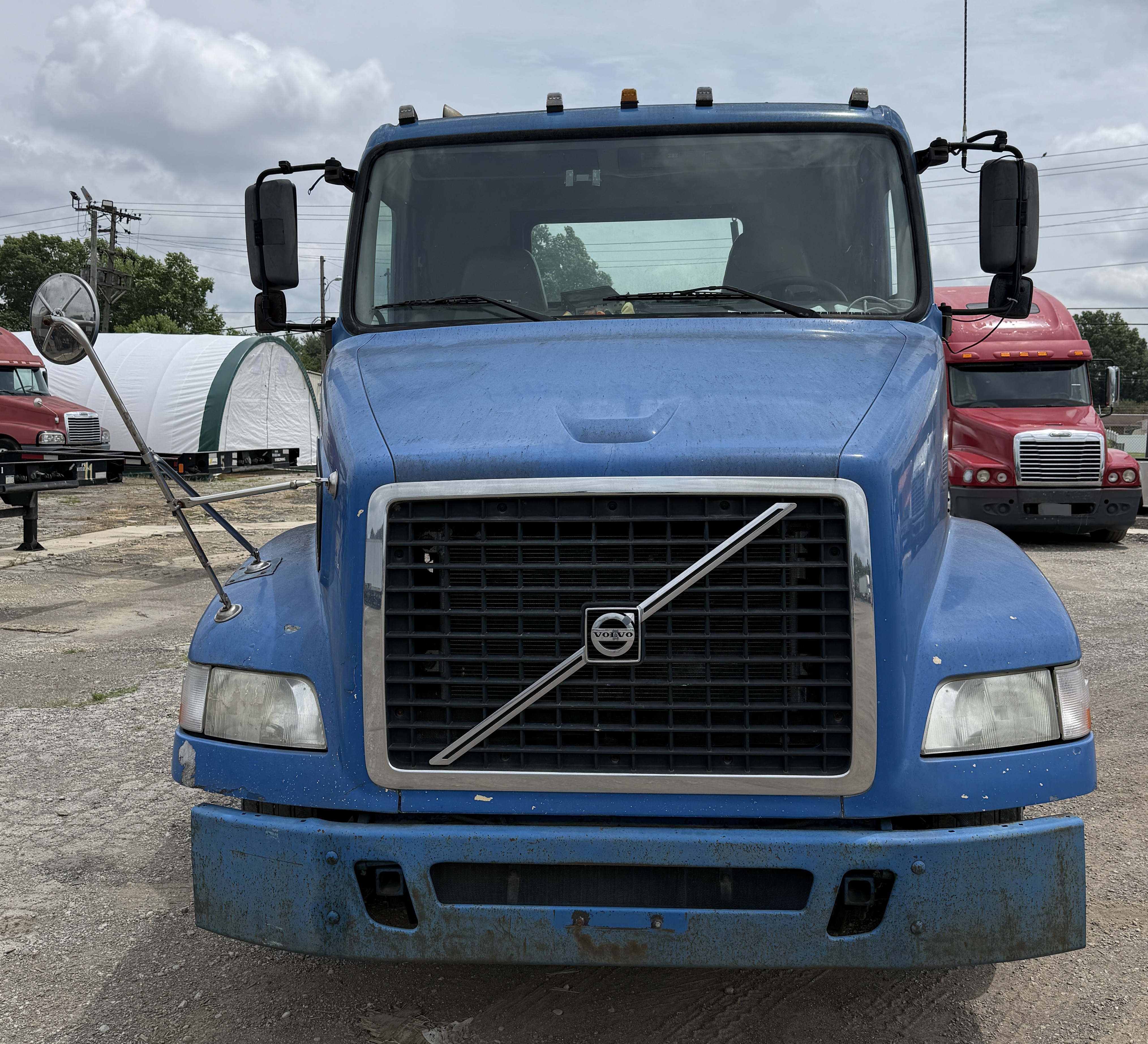 2007 VOLVO VNM - view 8 of 24