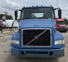 2007 VOLVO VNM - Image 8