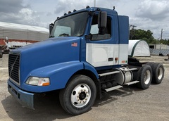 2007 VOLVO VNM - Image 1