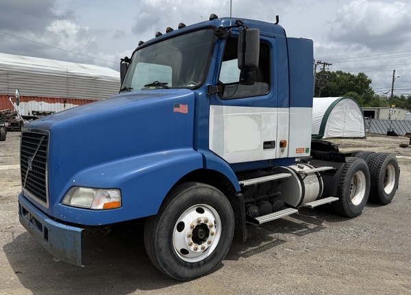 2007 VOLVO VNM