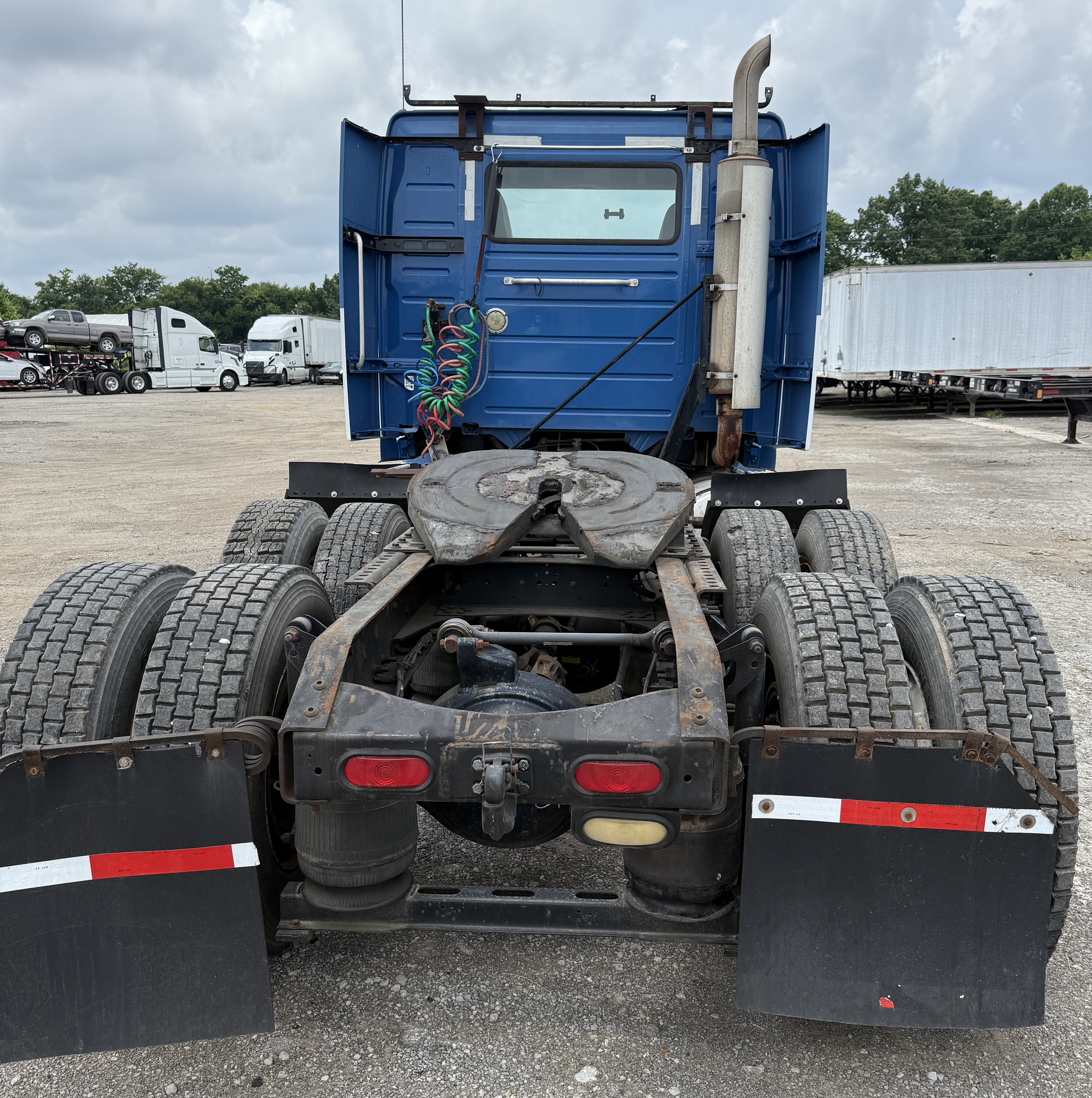 2007 VOLVO VNM - Image 4