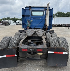 2007 VOLVO VNM - Image 4