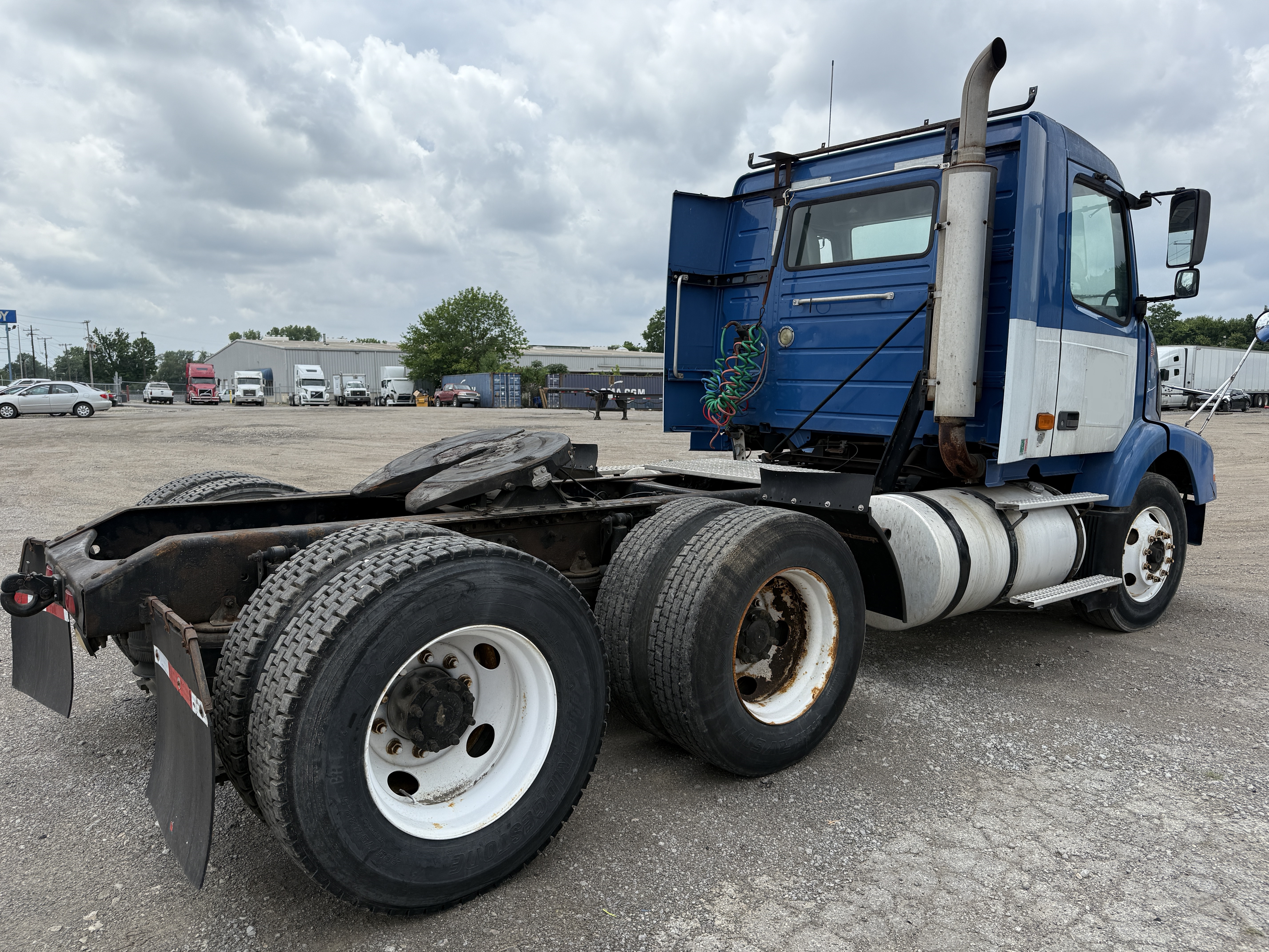 2007 VOLVO VNM - view 5 of 24