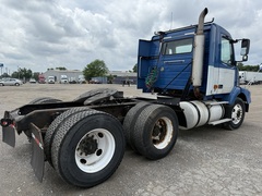 2007 VOLVO VNM - Image 5