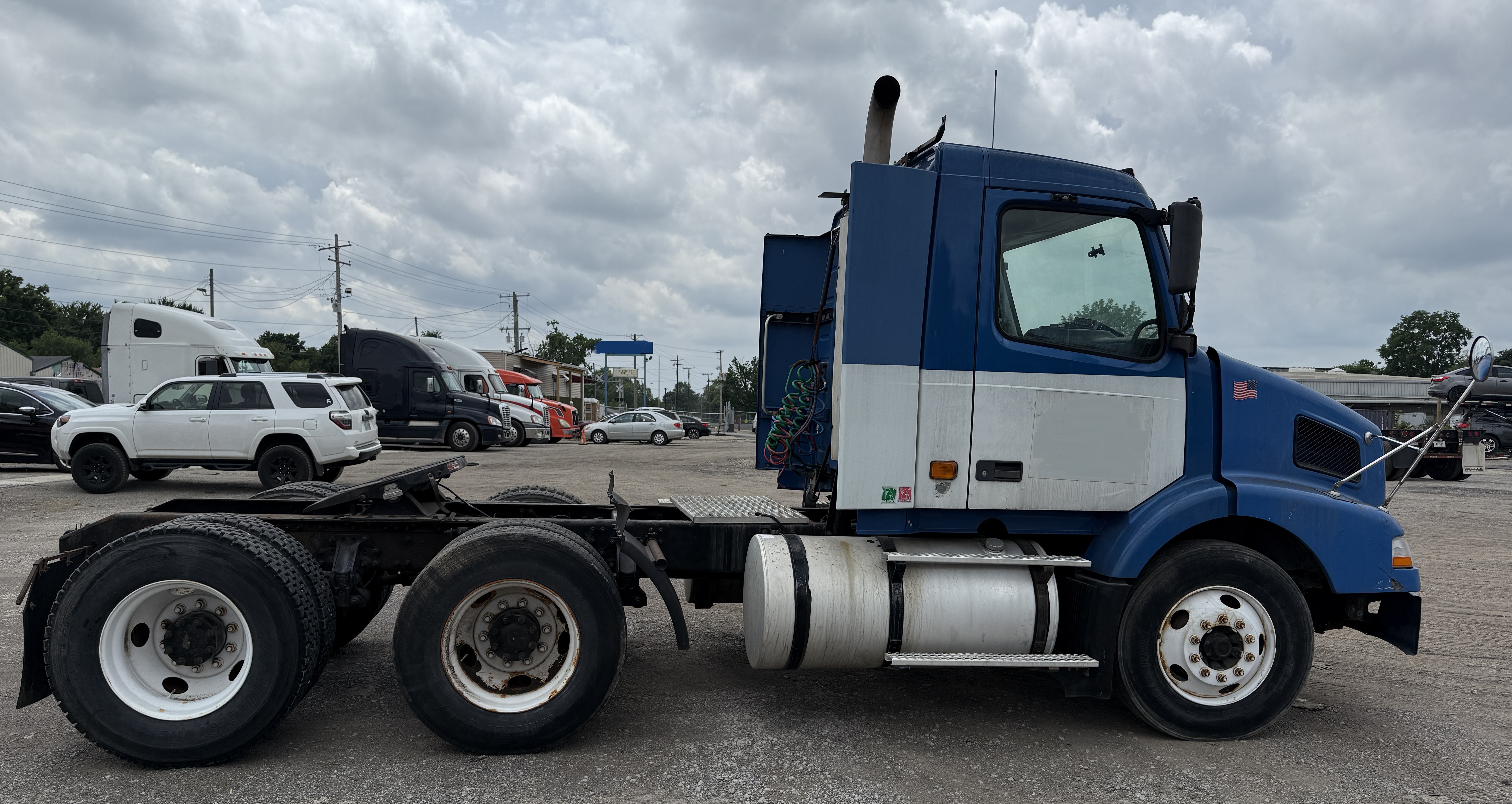 2007 VOLVO VNM - Image 6