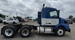 2007 VOLVO VNM - Image 6