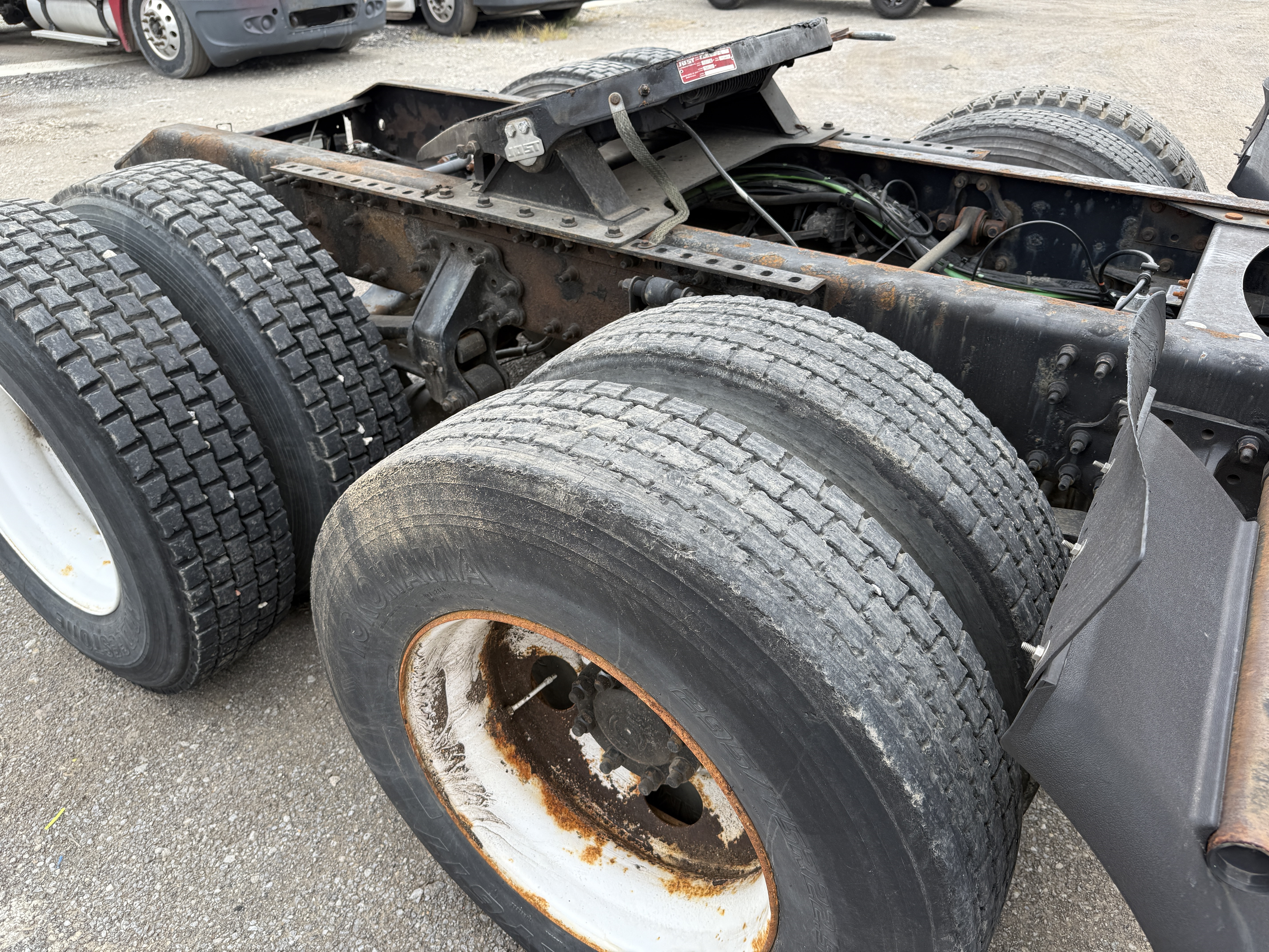 2007 VOLVO VNM - Image 10