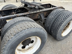 2007 VOLVO VNM - Image 11