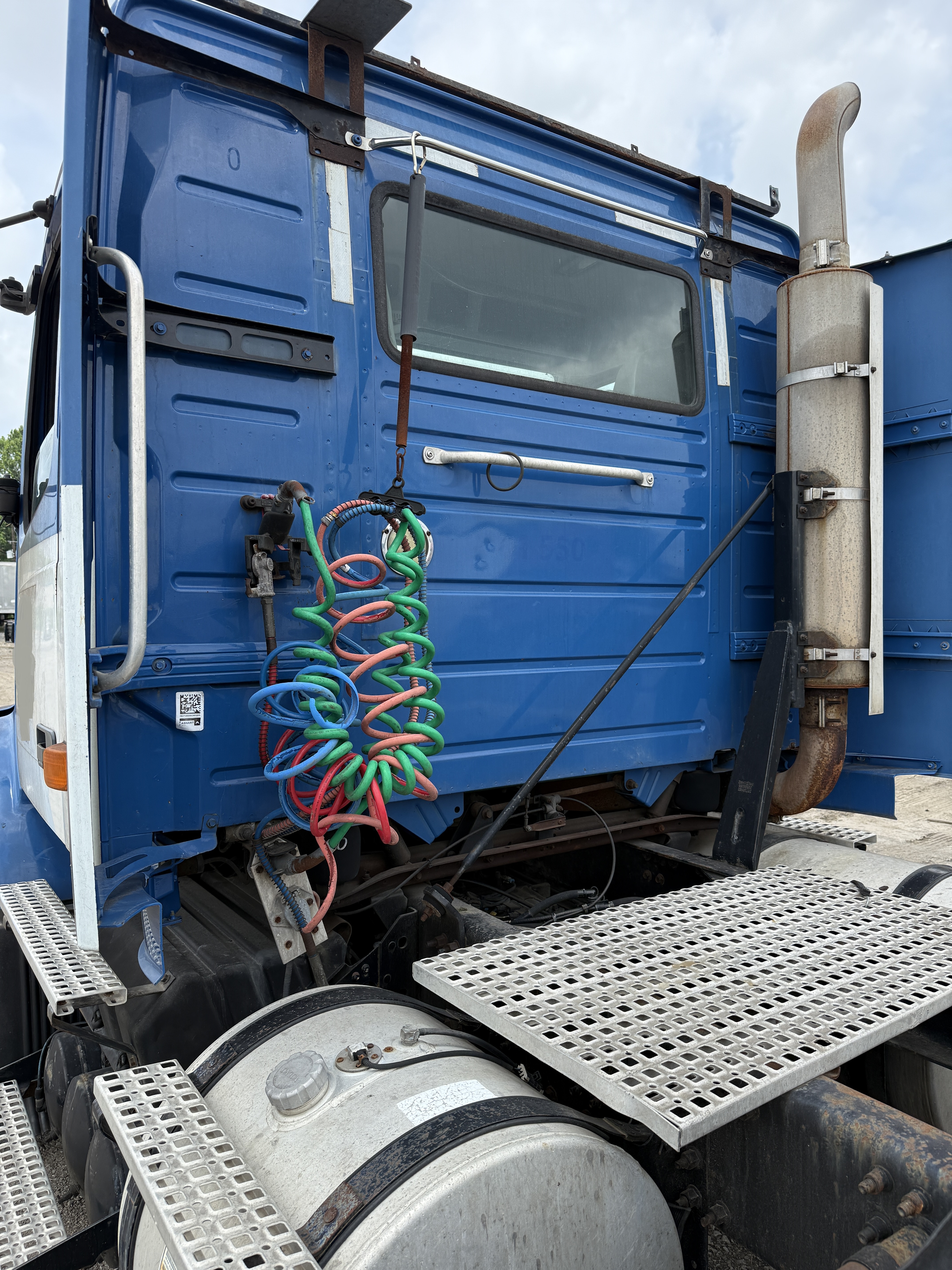 2007 VOLVO VNM - Image 13