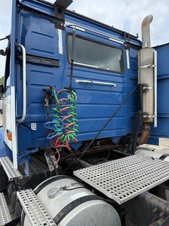 2007 VOLVO VNM - Image 13