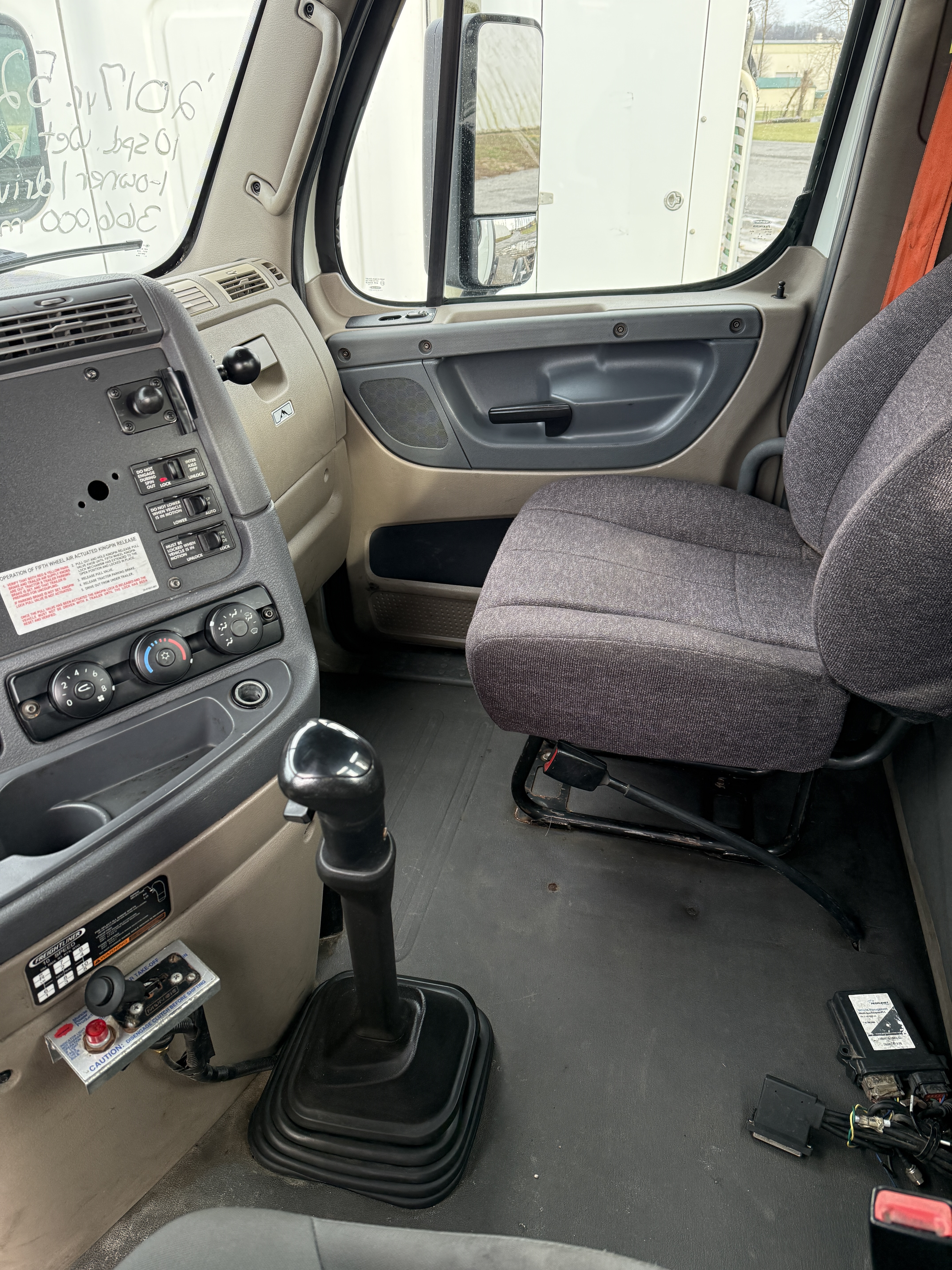 2017 FREIGHTLINER Cascadia 125 Evolution - Image 23