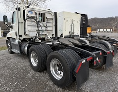2017 FREIGHTLINER Cascadia 125 Evolution - Image 4