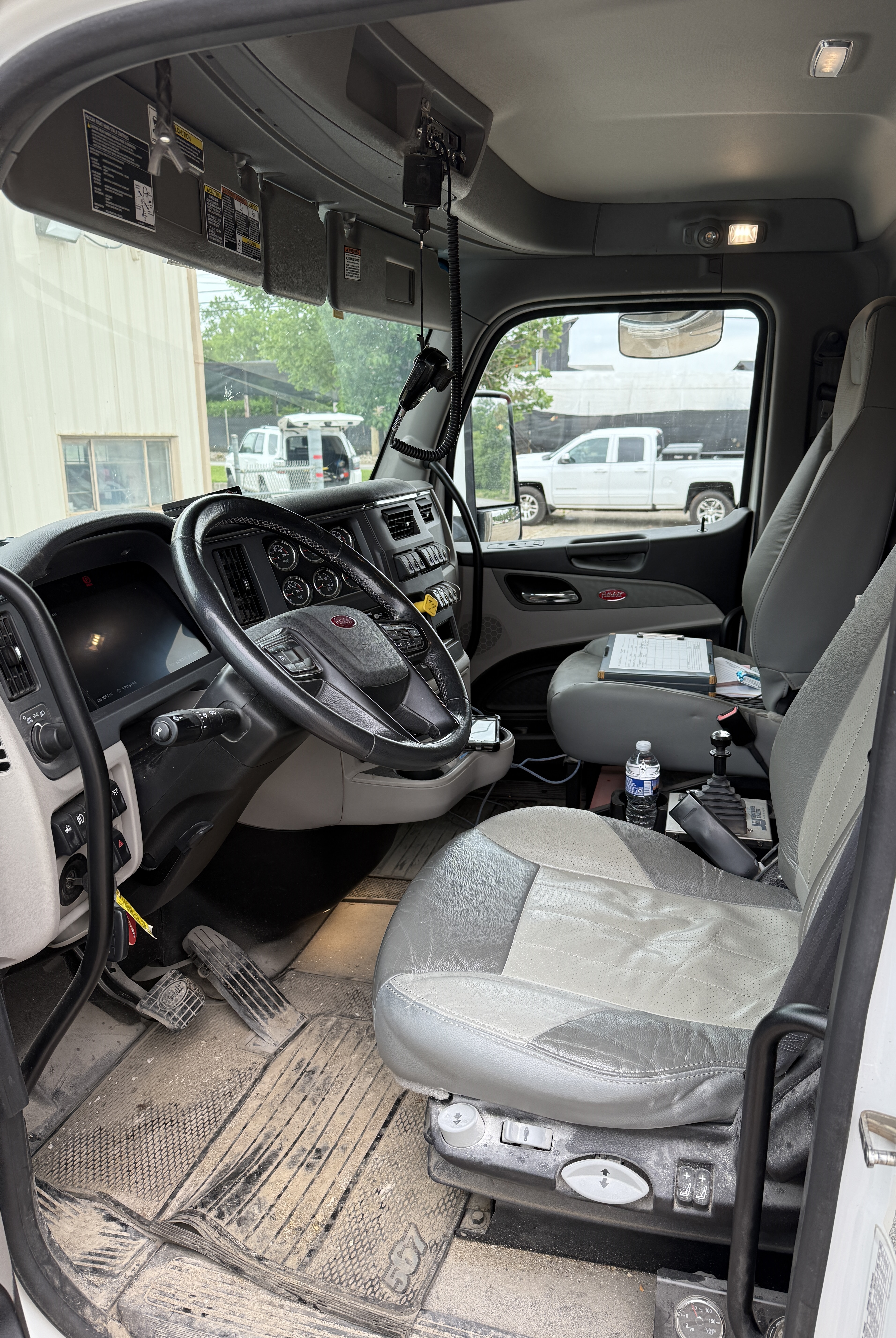 2023 PETERBILT 567 - Image 17