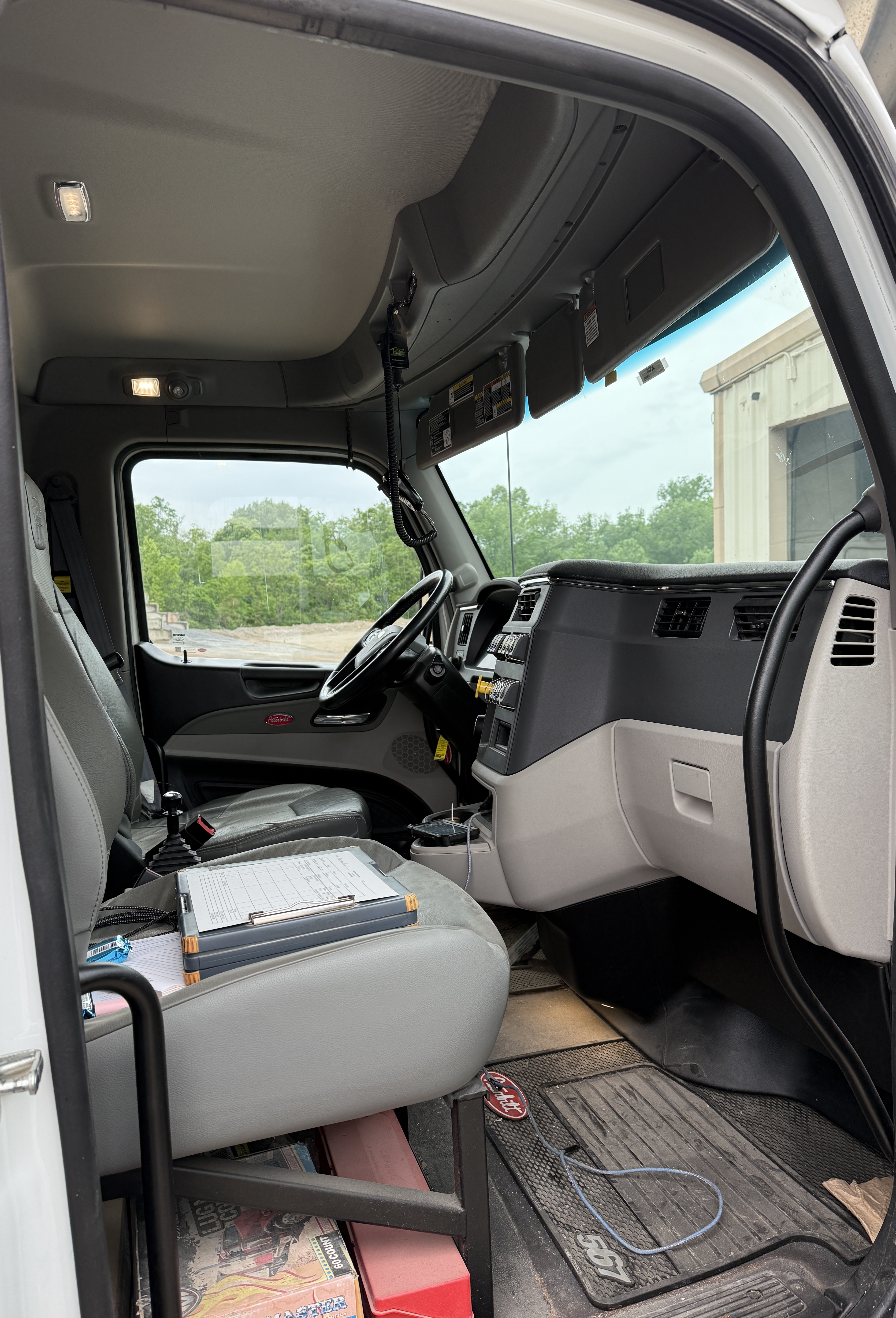 2023 PETERBILT 567 - view 18 of 43